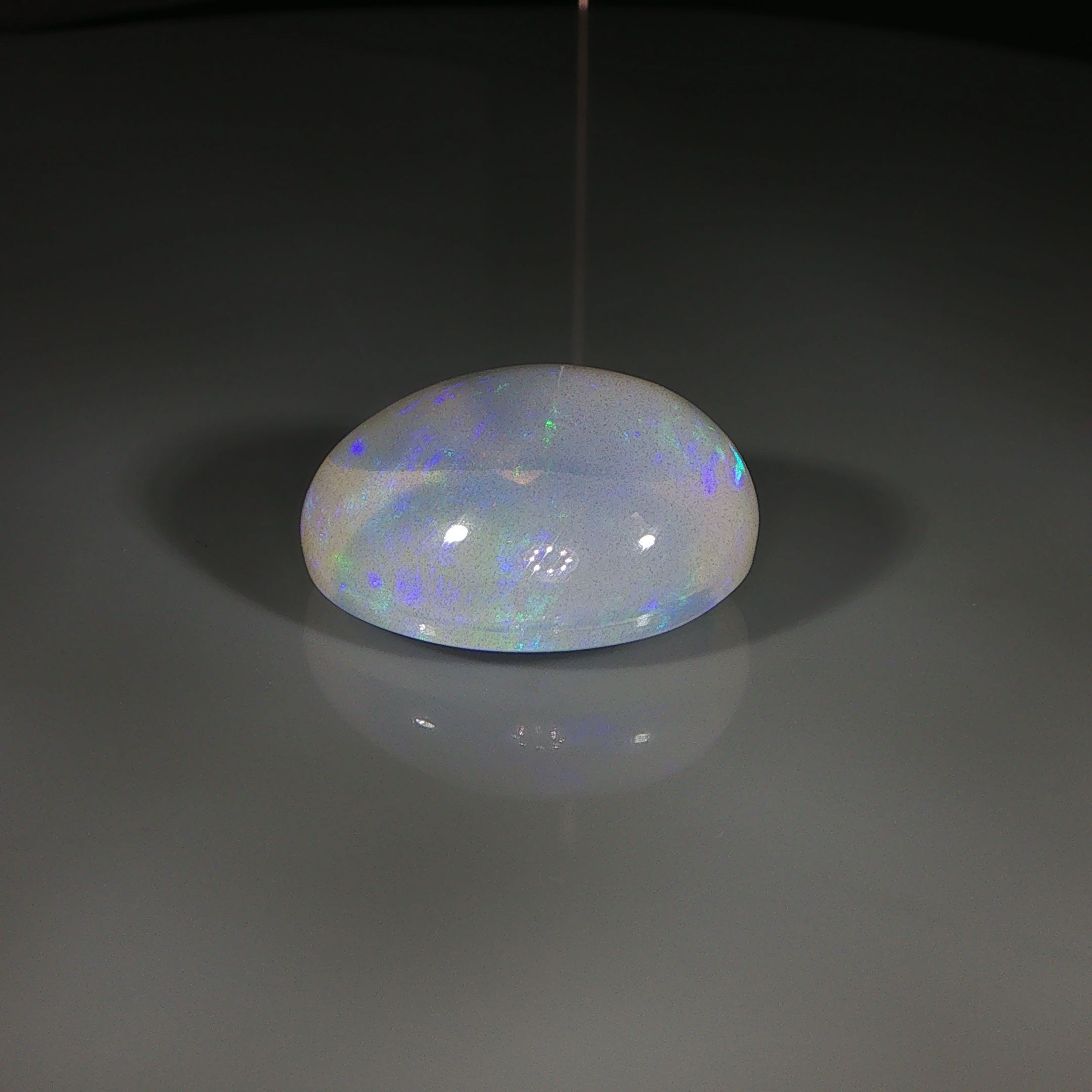 Opal 20,00 ct, biały, kaboszon