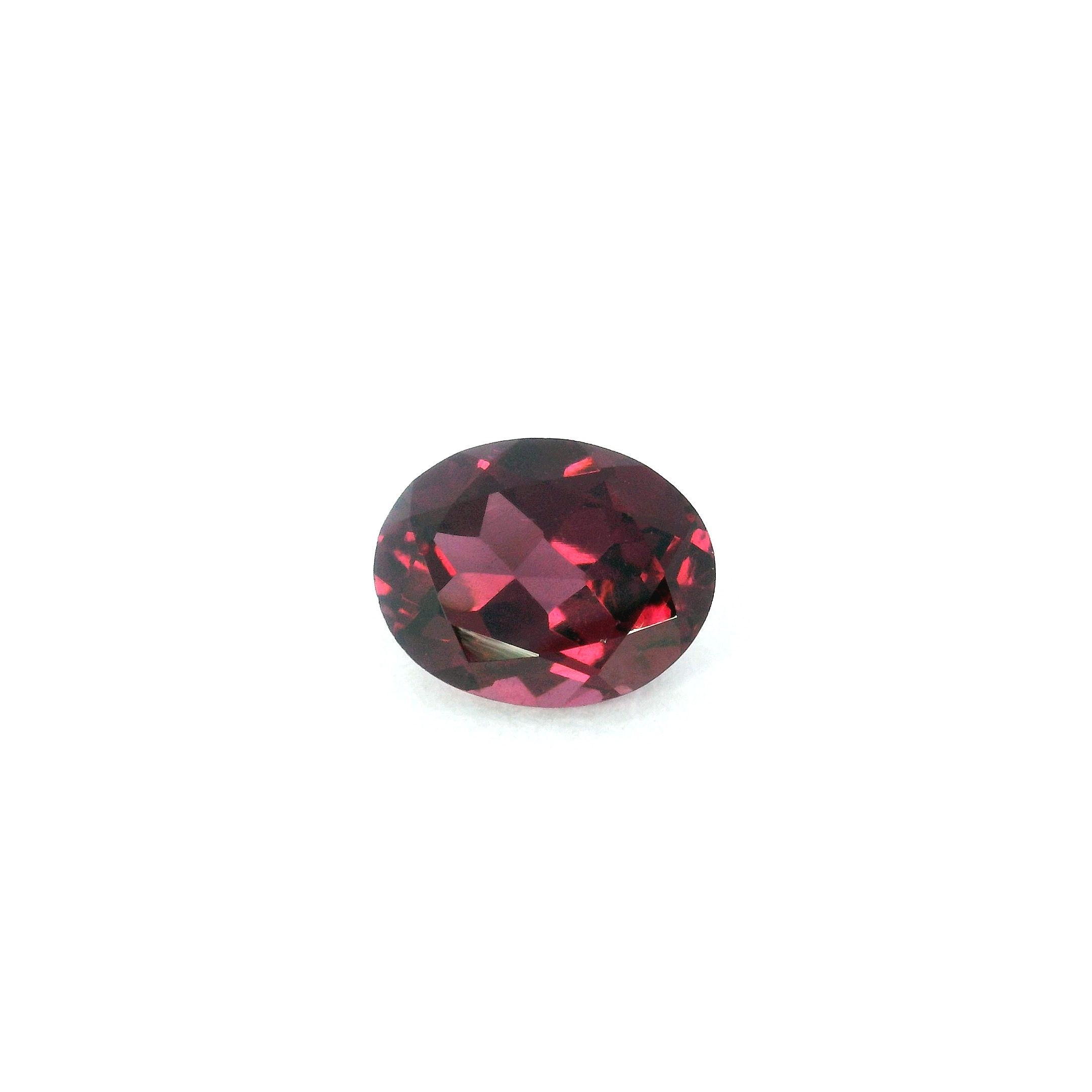 Granat 2,52 ct, różowy, szlif owalny