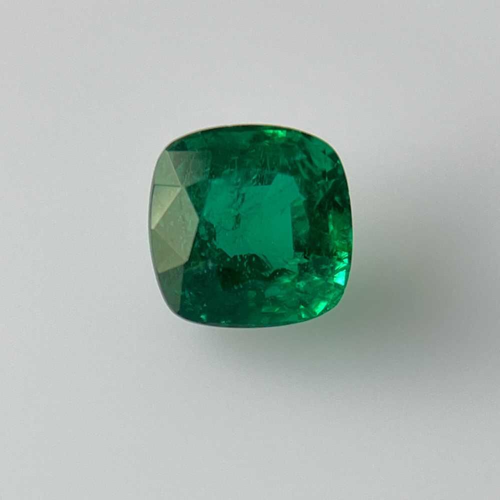 Szmaragd 2,57 ct, zielony, szlif cushion