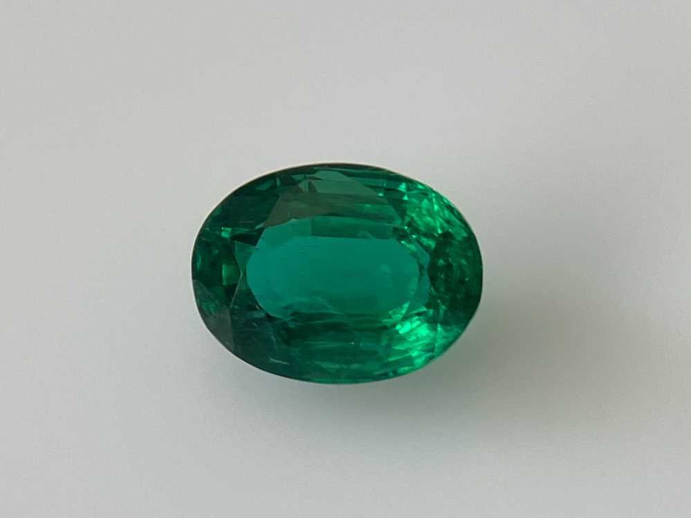 Szmaragd 5,61 ct, zielony, szlif owalny