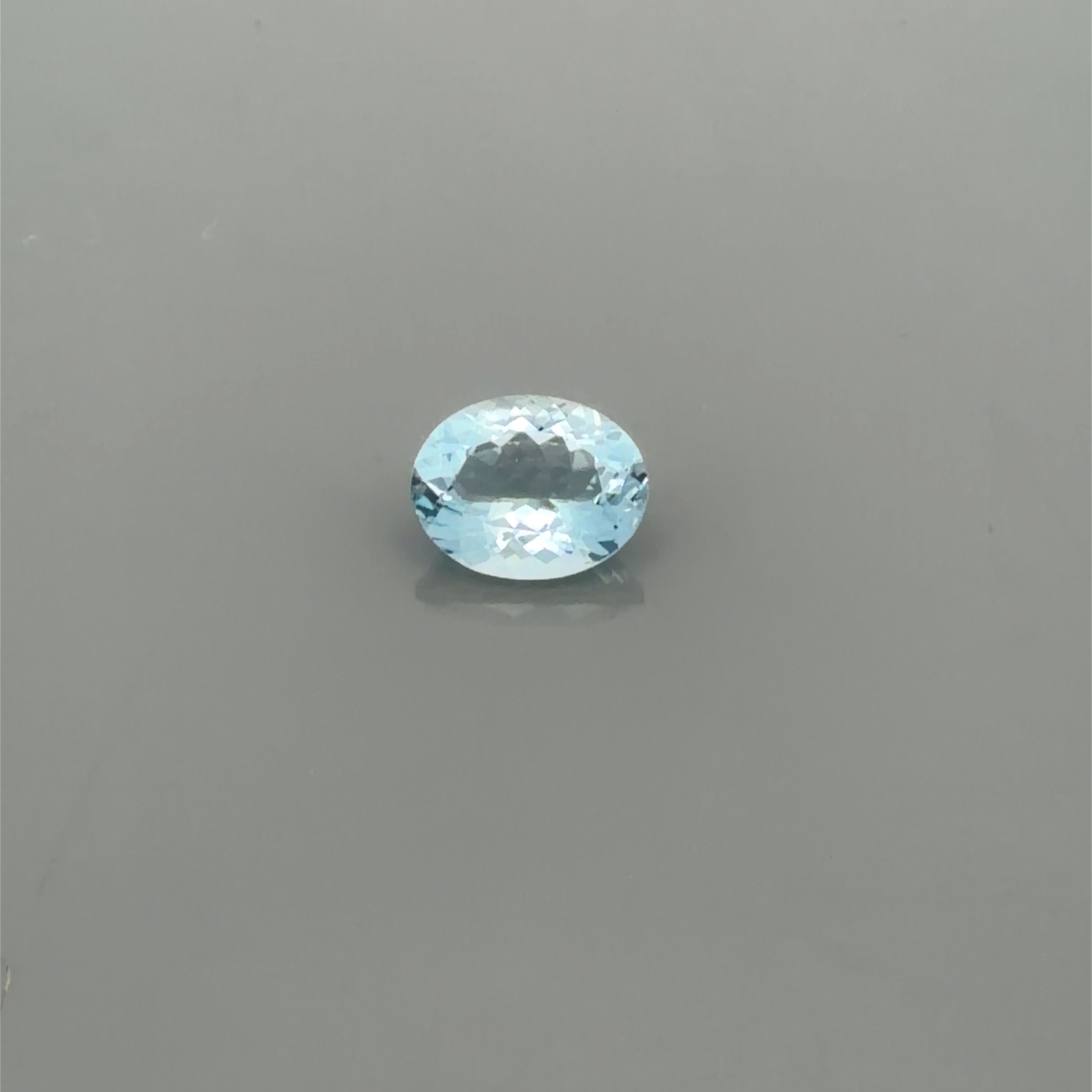 Akwamaryn 2,24 ct, niebieski, szlif owalny