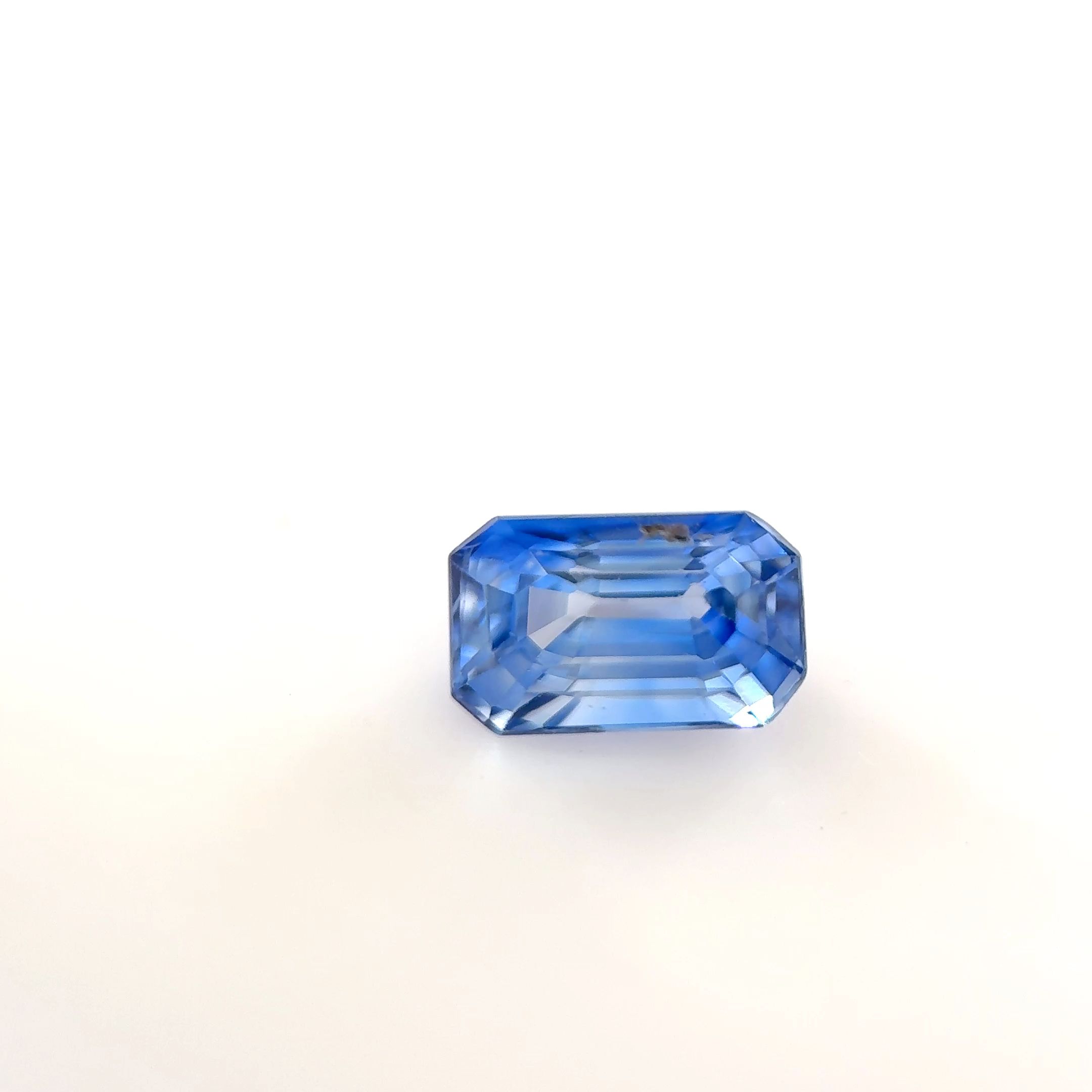 SAPPHIRE FACETED 0.82ct BLUE Vivid light SI SRILANKA HEATED