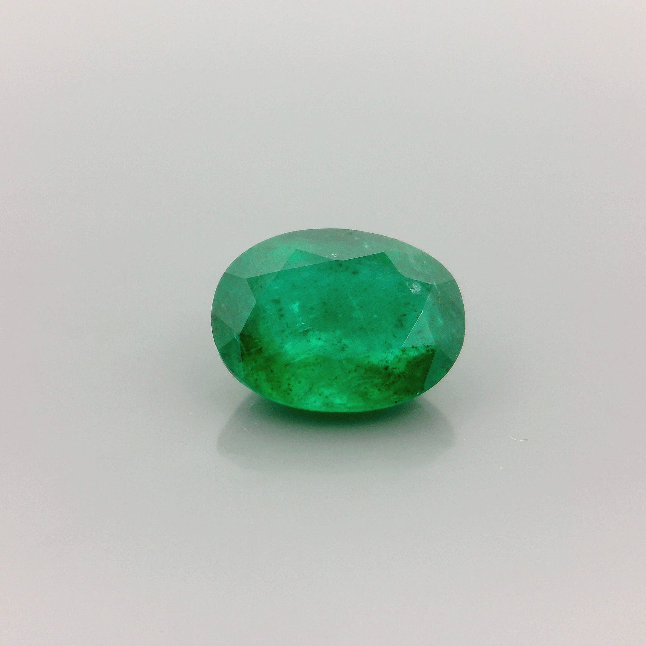 Szmaragd 1,49 ct, zielony, szlif owalny