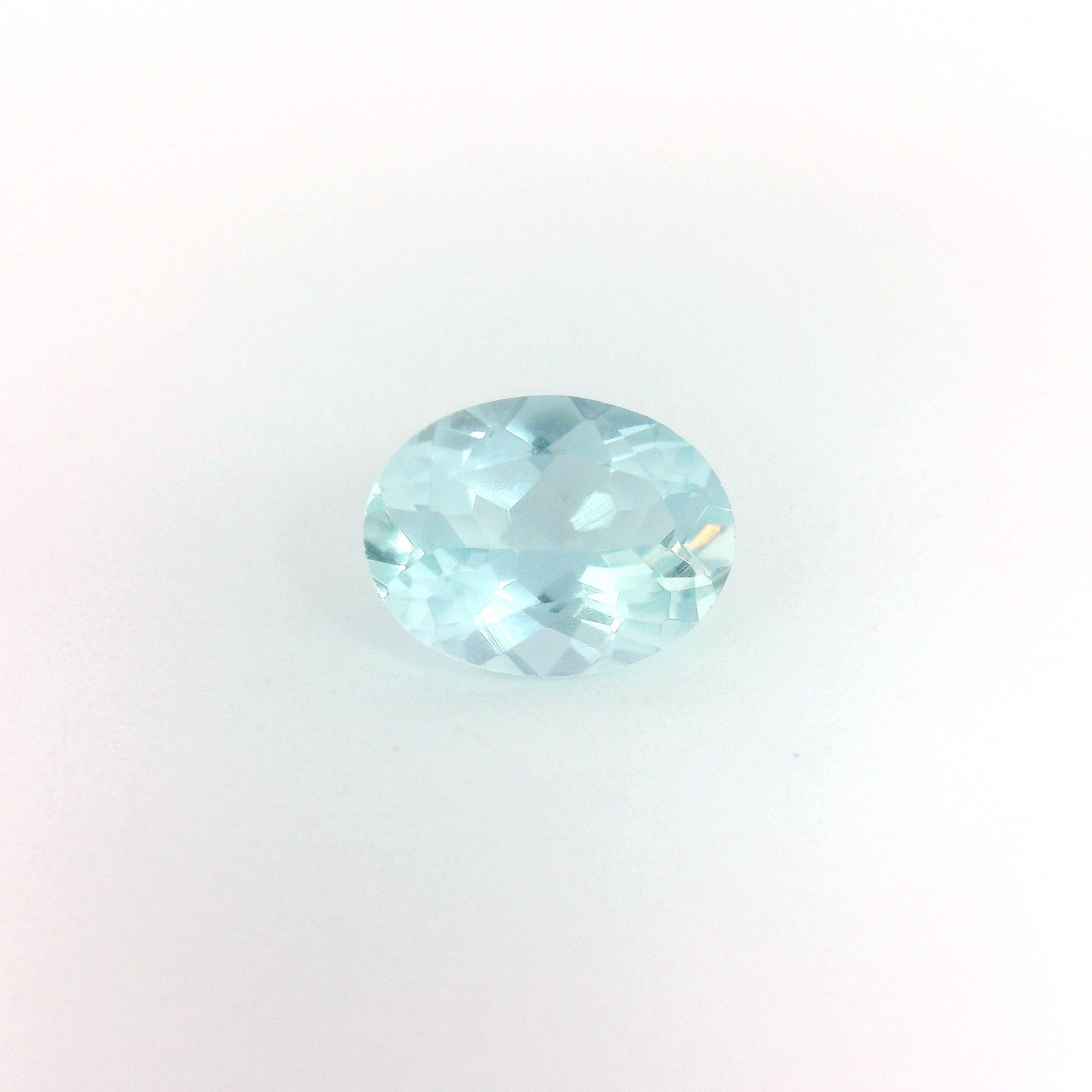 Akwamaryn 1,35 ct, niebieski, szlif owalny