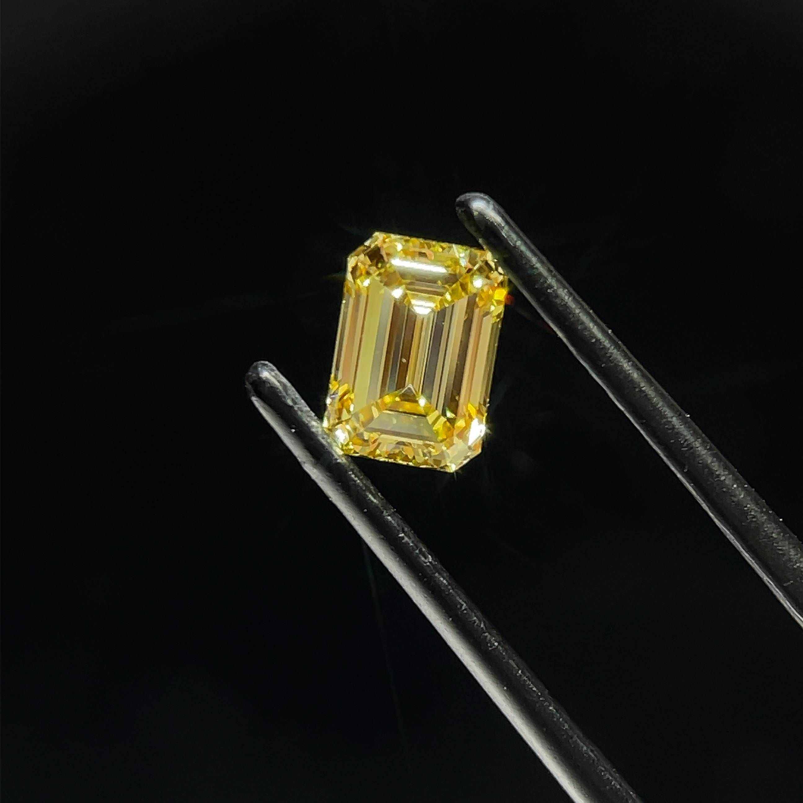 0.96 CT Fancy Intense Yellow EMERALD