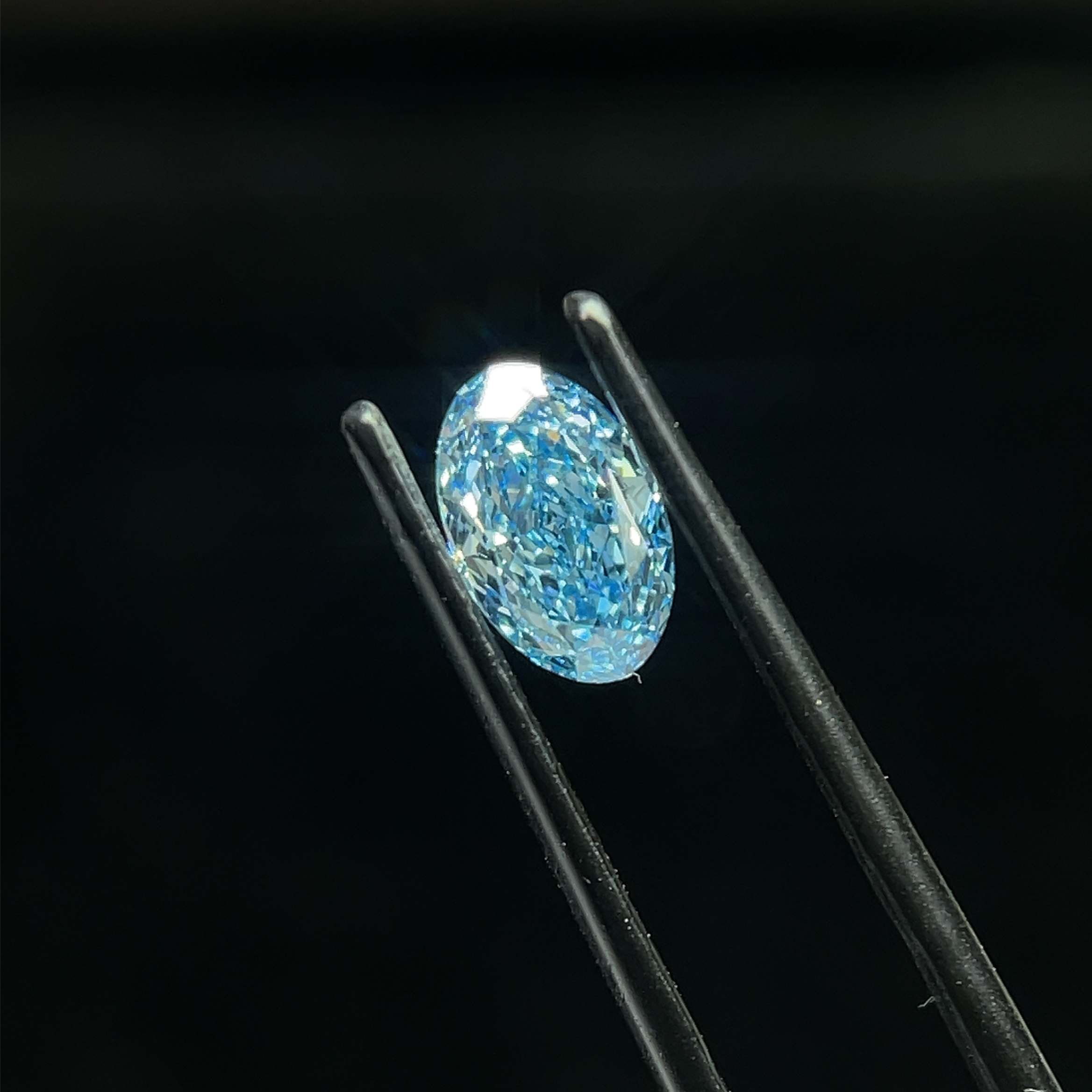 0.99 CT Fancy Vivid Blue OVAL