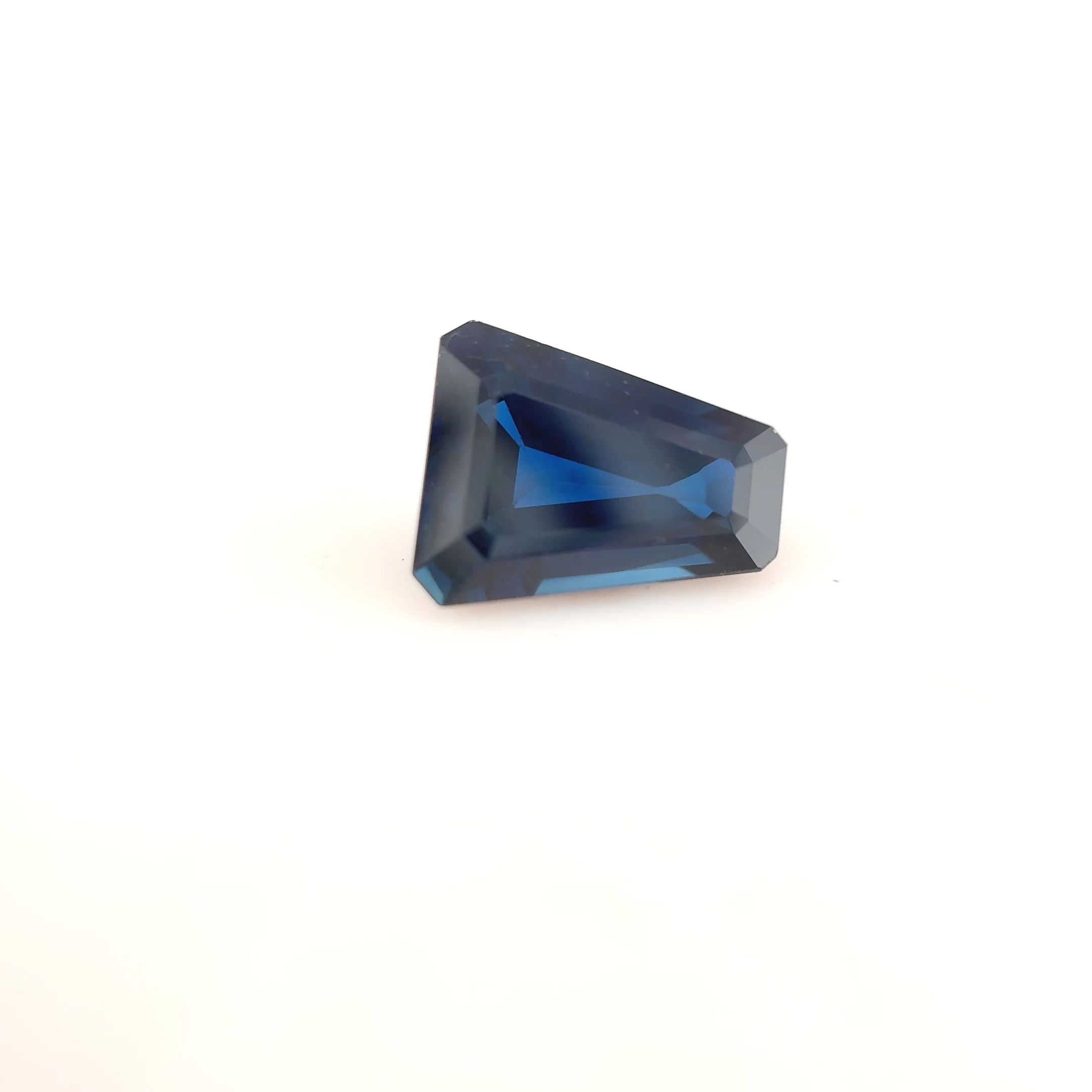 Szafir 1,85 ct, niebieski, szlif szmaragdowy