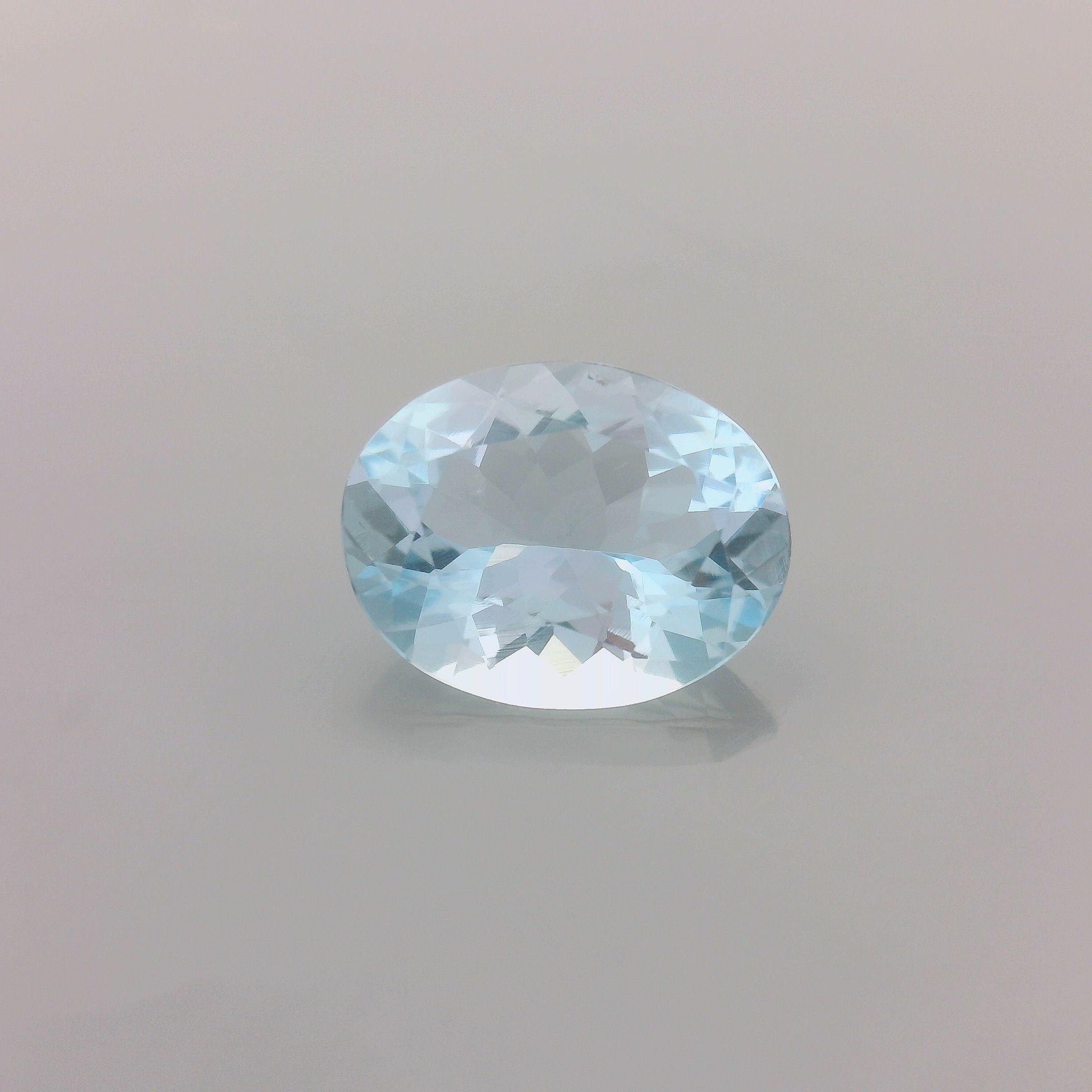 Akwamaryn 1,94 ct, niebieski, szlif owalny