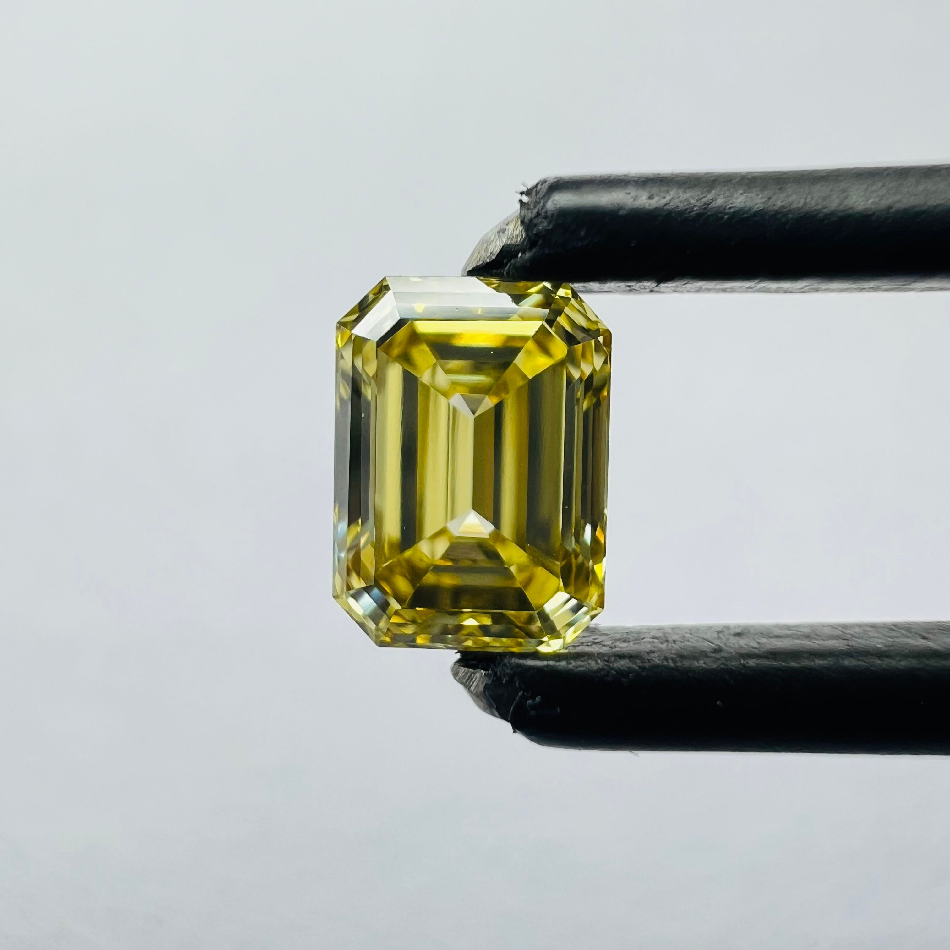 0.5 CT Yellow EMERALD
