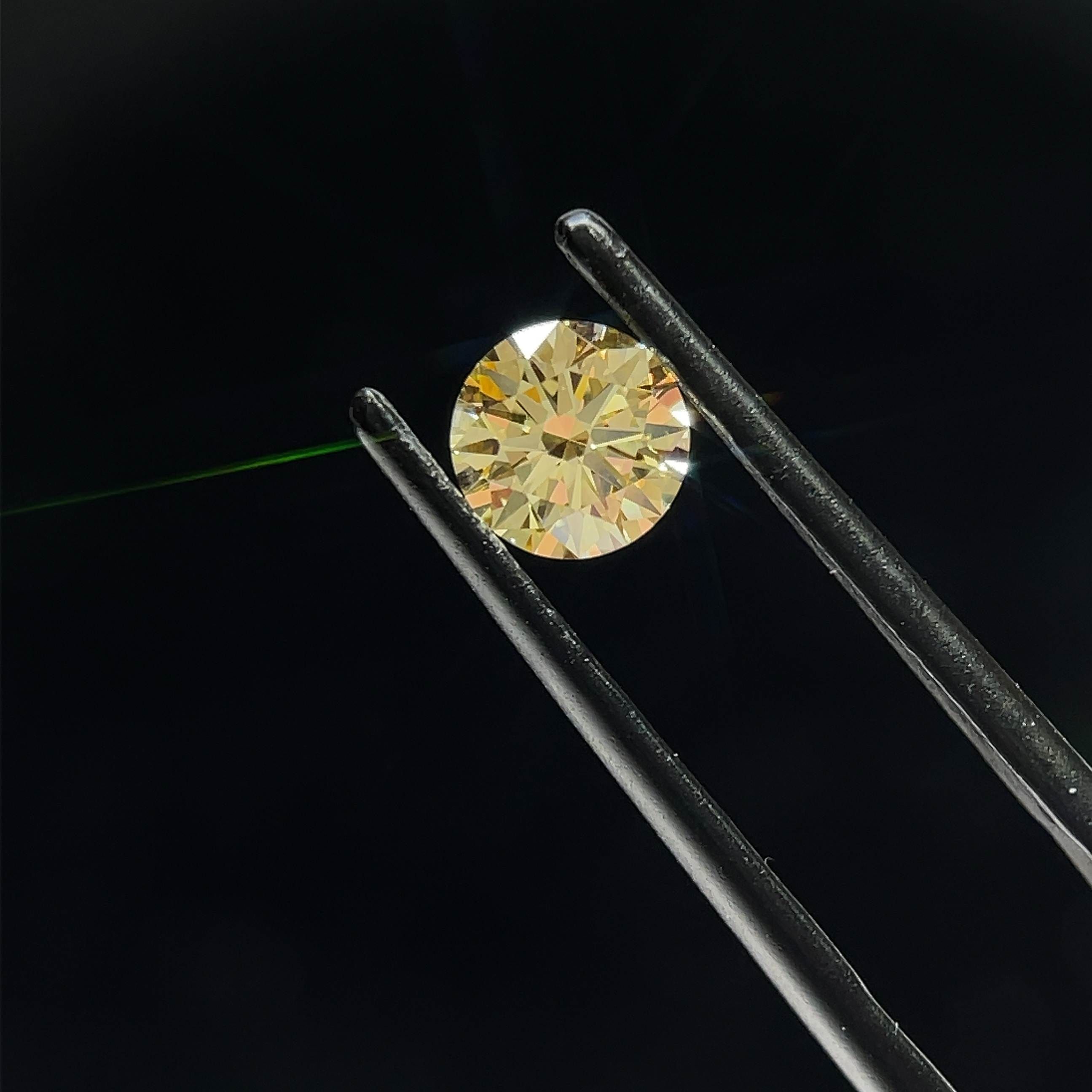 0.67 CT Fancy Yellow ROUND