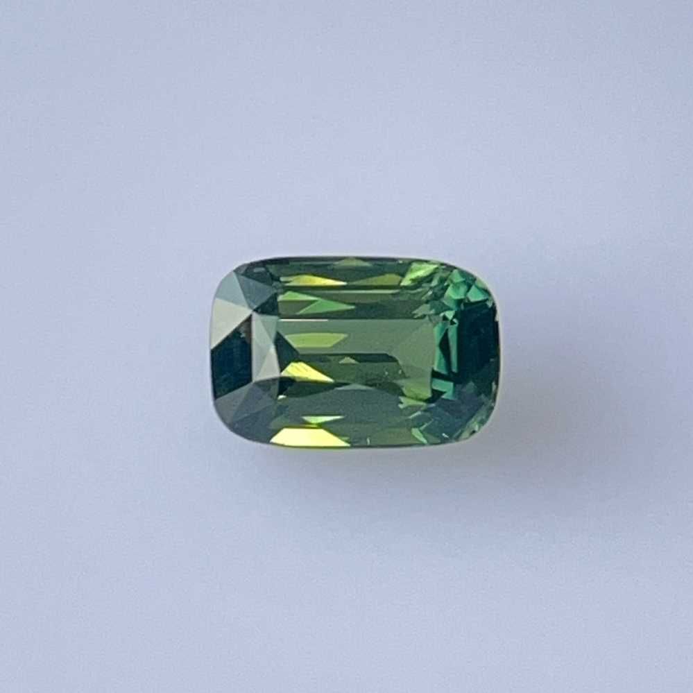 Szafir 2,02 ct, zielony, szlif cushion
