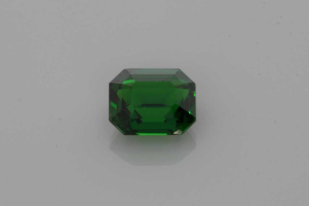Granat 1,01 ct, zielony, szlif szmaragdowy