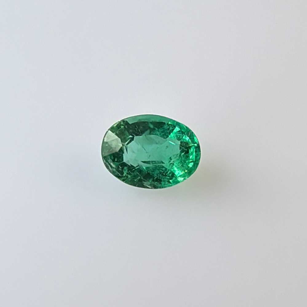 Szmaragd 1,02 ct, zielony, szlif owalny