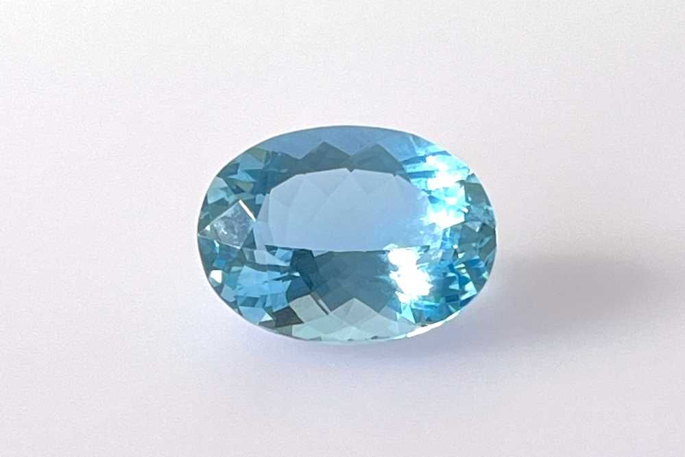 Akwamaryn 5,69 ct, niebieski, szlif owalny