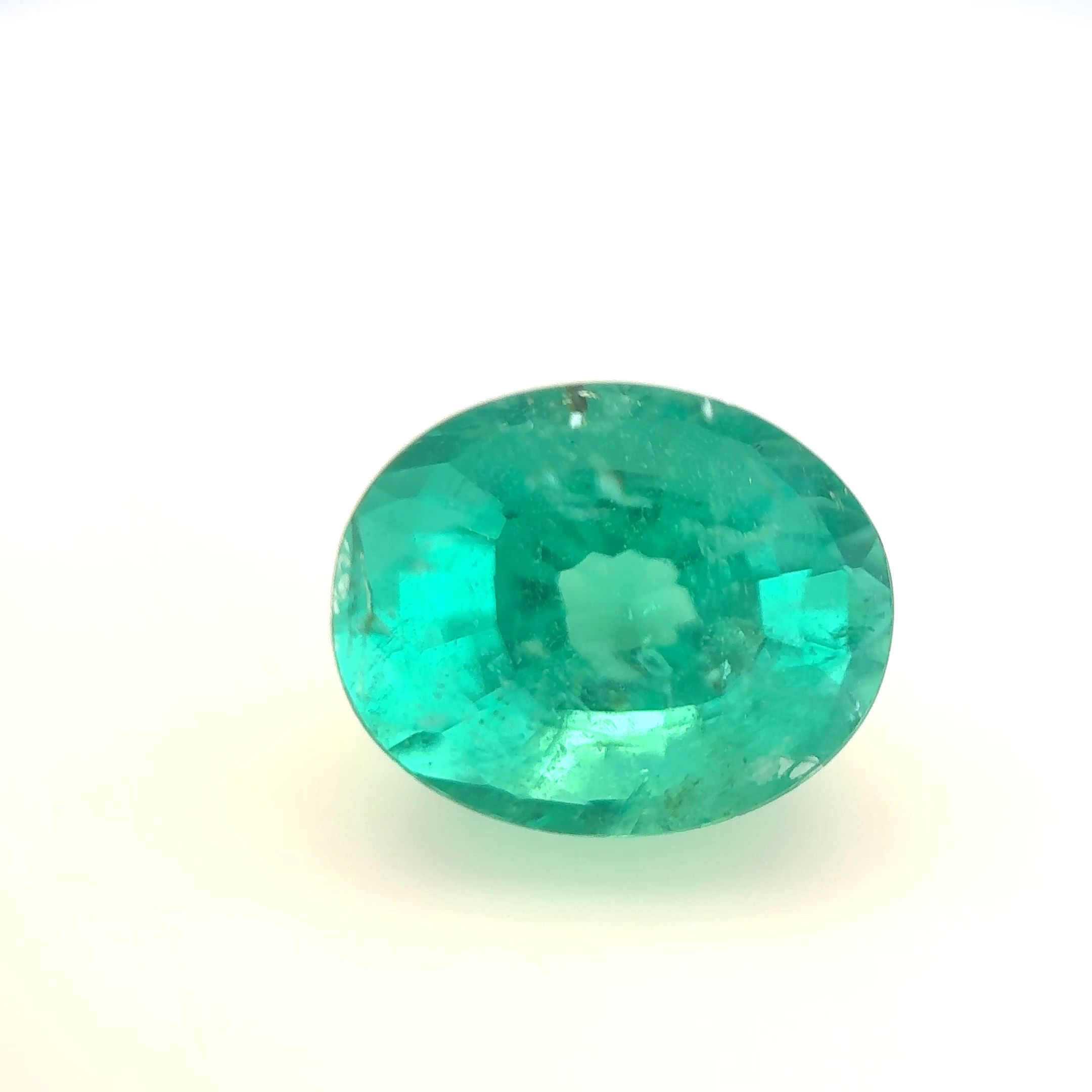 Szmaragd 1,69 ct, zielony, szlif owalny