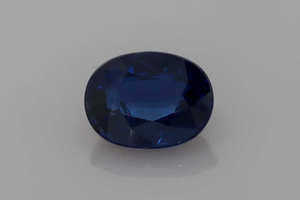 Szafir 3,95 ct, niebieski, szlif owalny