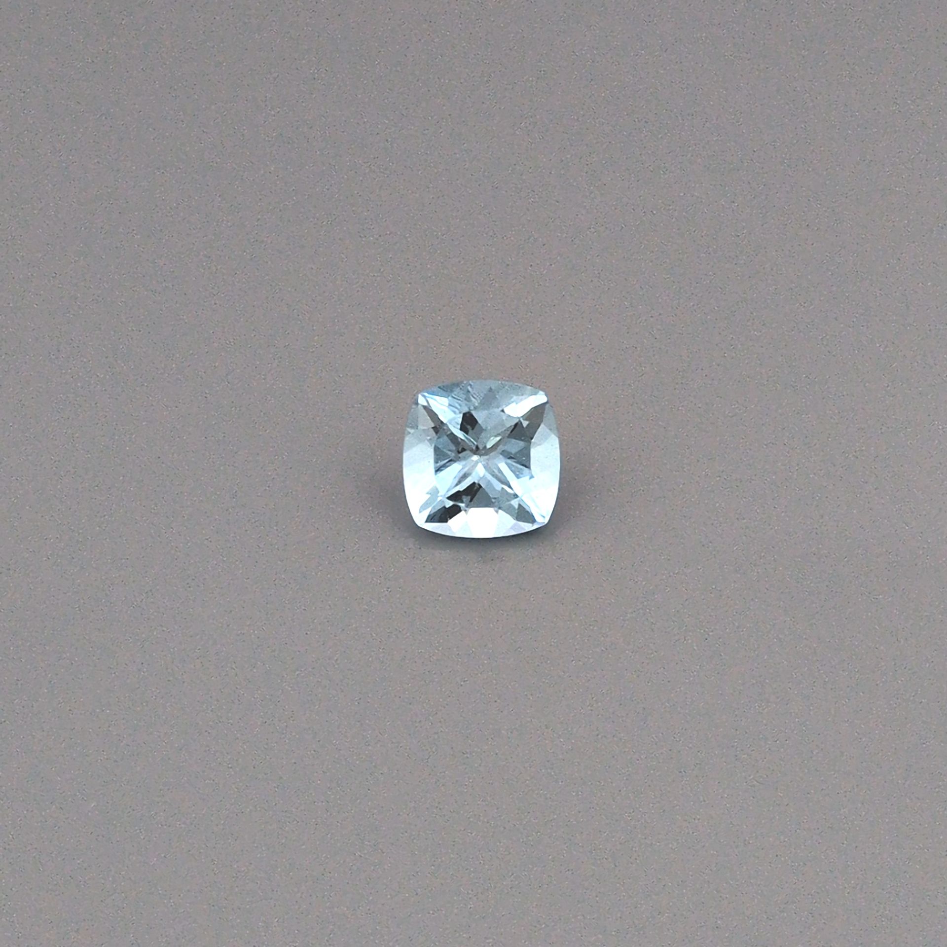 Akwamaryn 1,25 ct, niebieski, szlif cushion
