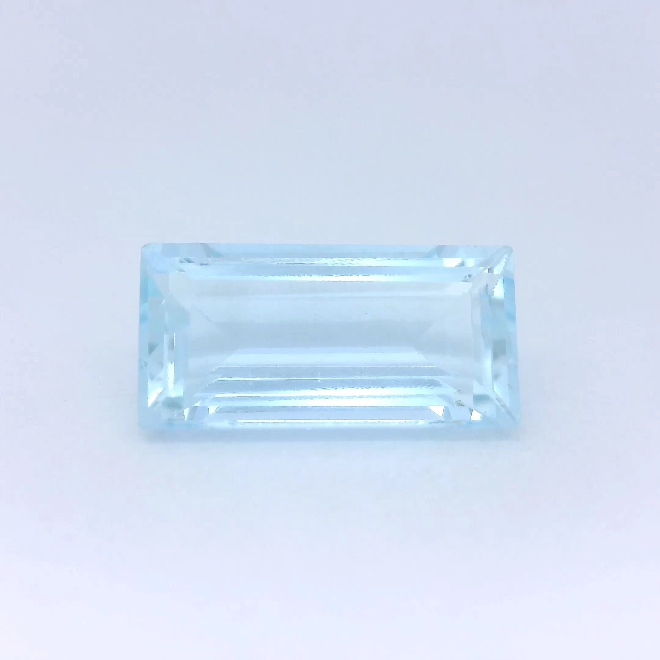 Akwamaryn 2,45 ct, niebieski, szlif bagietka