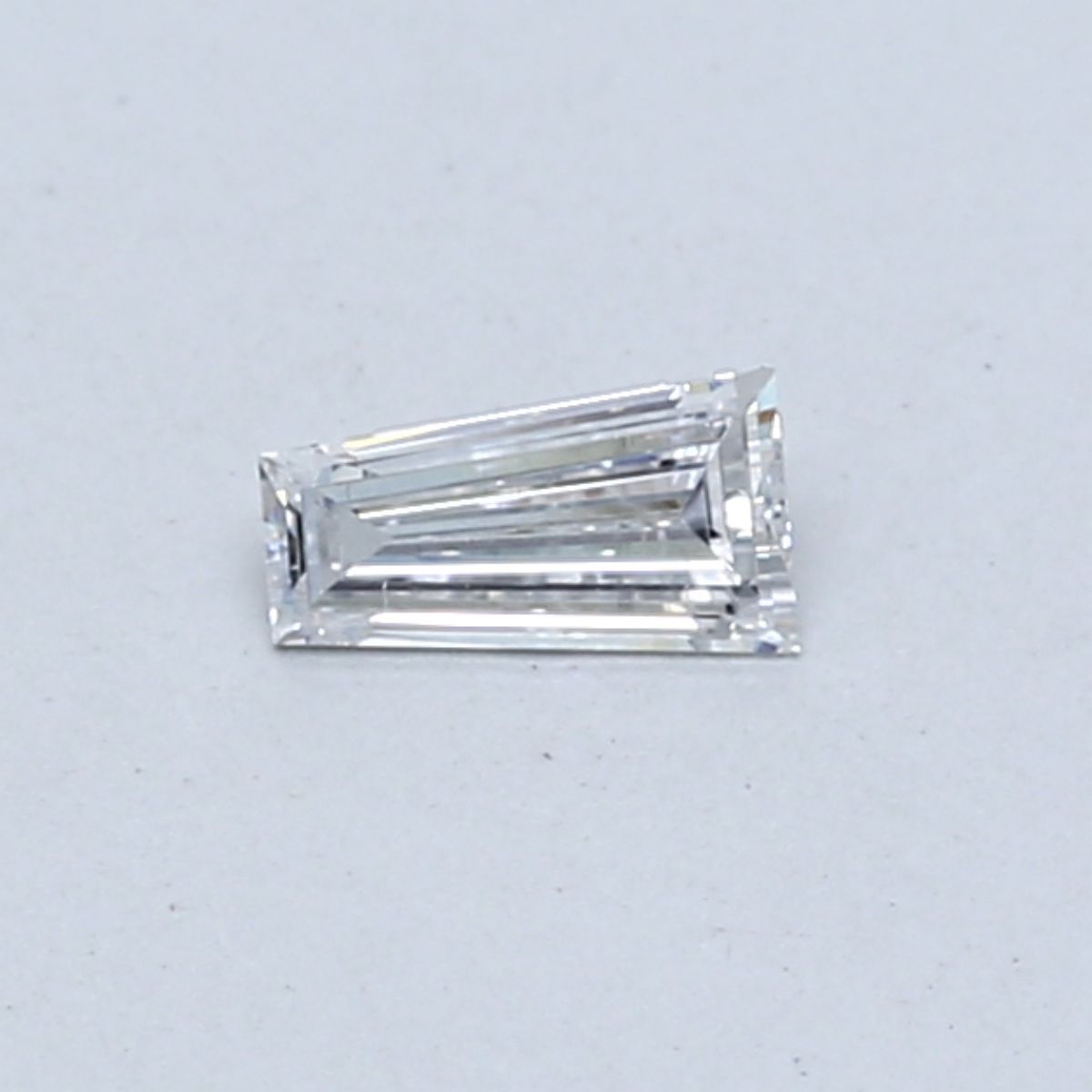0.18ct TAPERED BAGUETTE Diamond