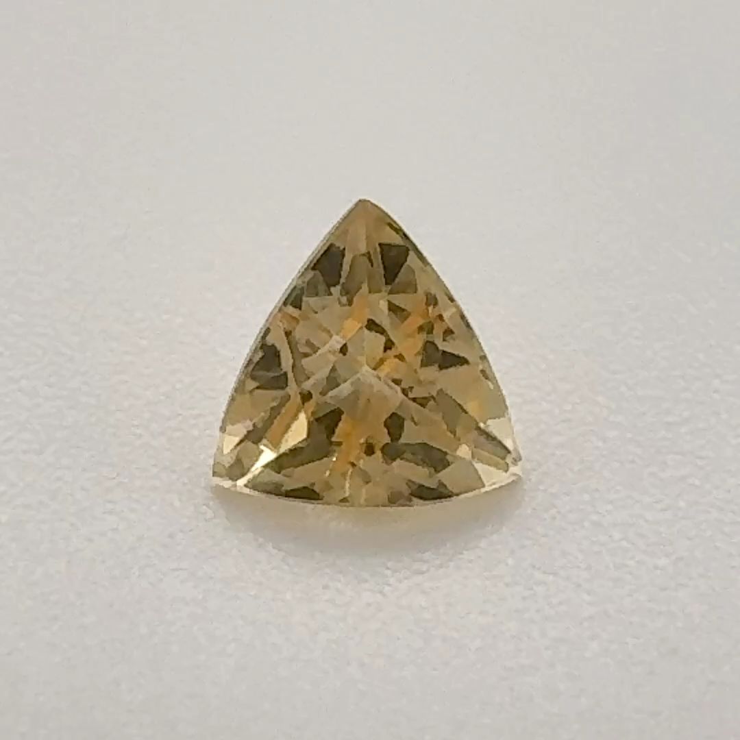 TOPAZ FACETED 0.57ct YELLOW Light Yellow SI BRAZIL NONE