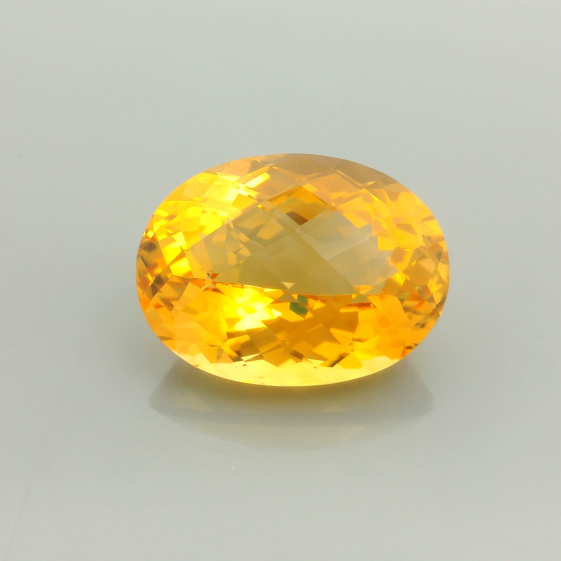 Cytryn 18,77 ct, żółty, szlif owalny