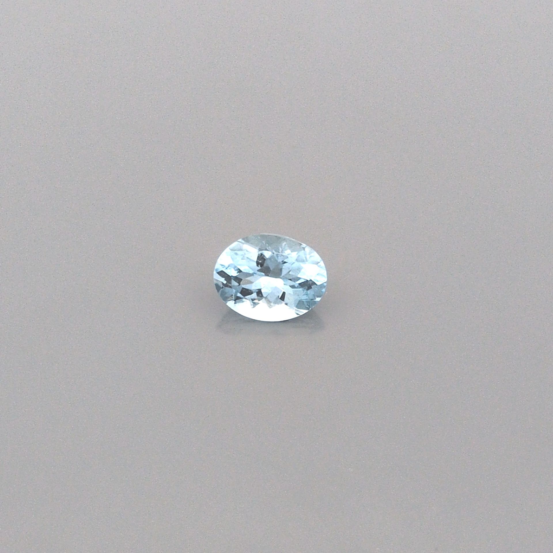 Akwamaryn 1,61 ct, niebieski, szlif owalny
