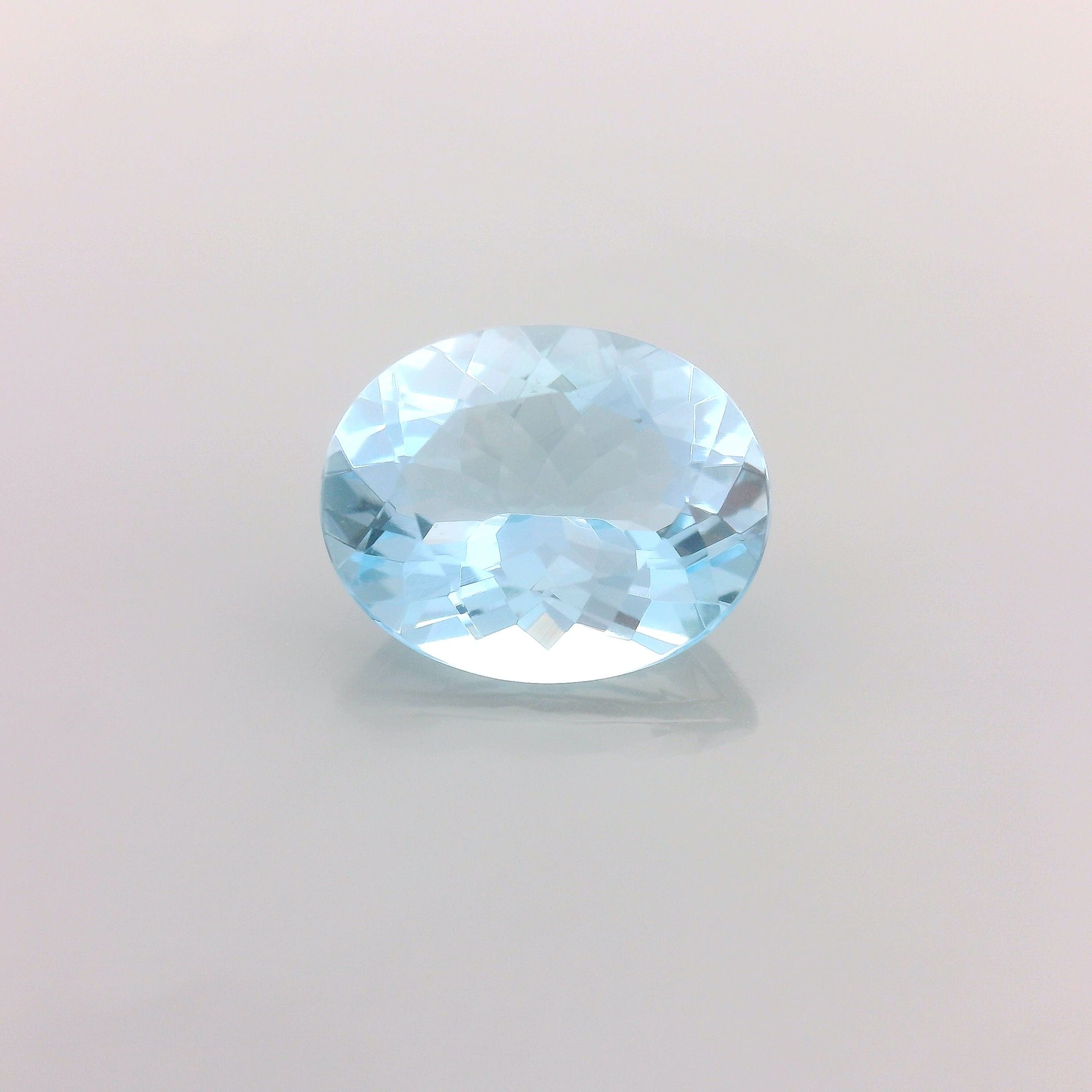Akwamaryn 2,36 ct, niebieski, szlif owalny