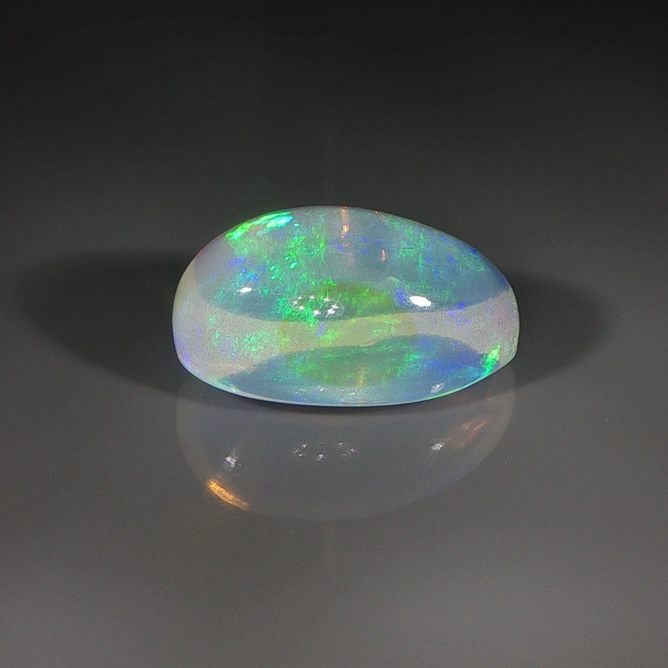 Opal 16,37 ct, biały, kaboszon