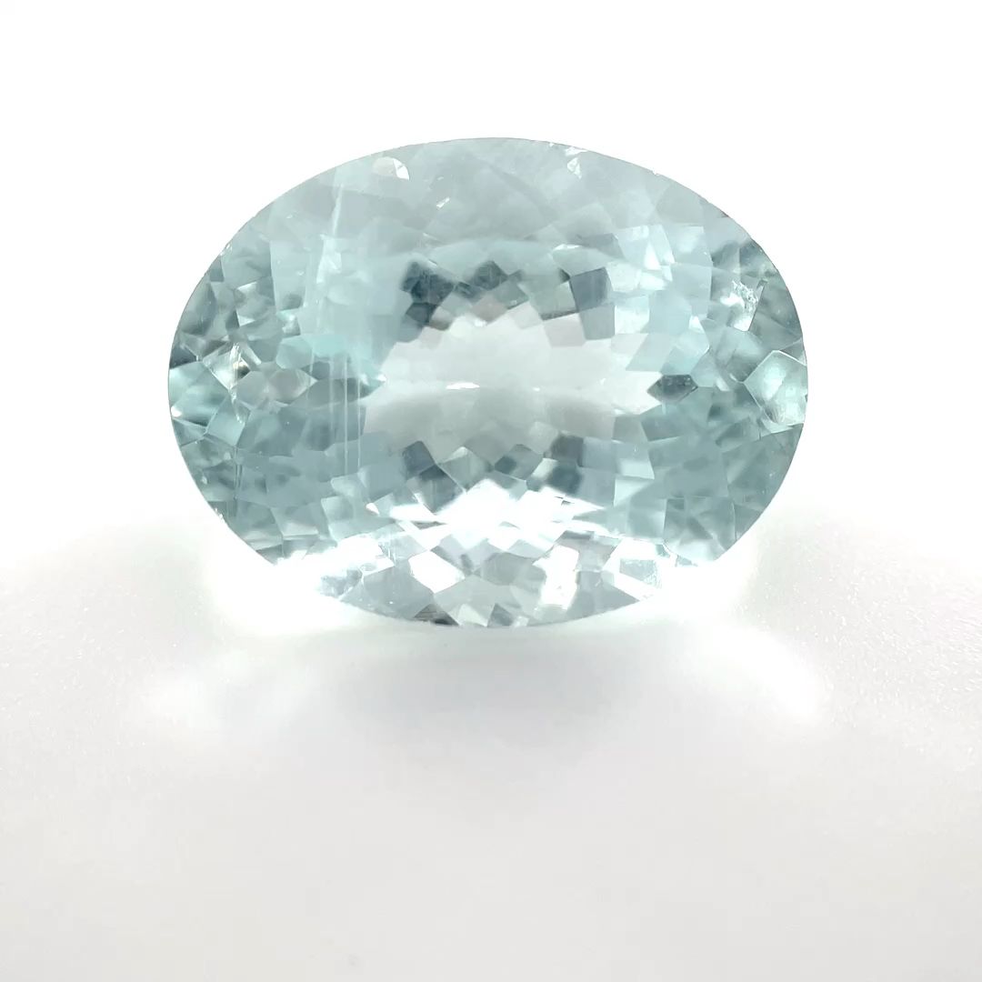 Akwamaryn 10,33 ct, niebieski, szlif owalny