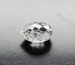 Prírodný diamant briolette,...