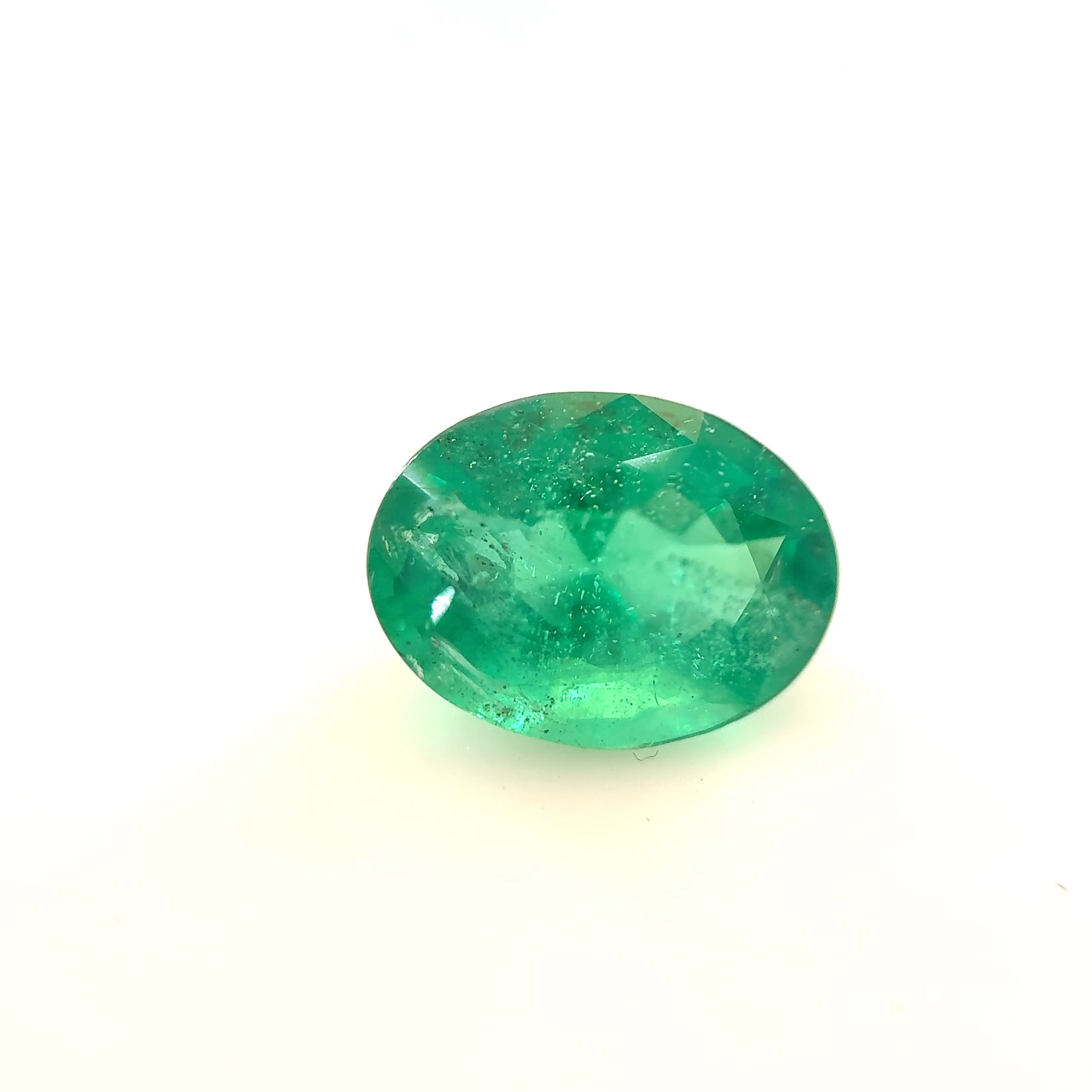 Szmaragd 1,56 ct, zielony, szlif owalny