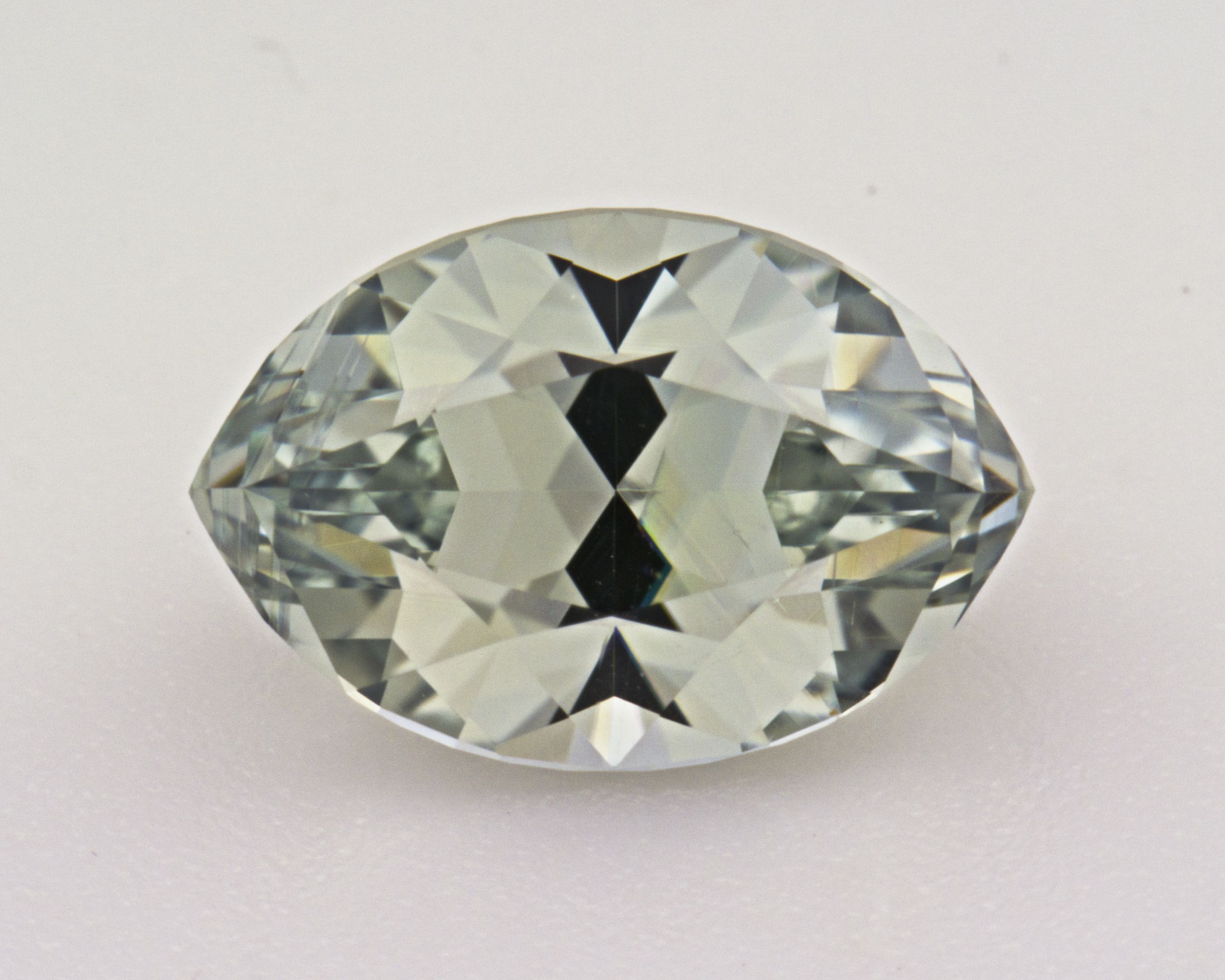 Szafir 1,87 ct, zielony, szlif markiza