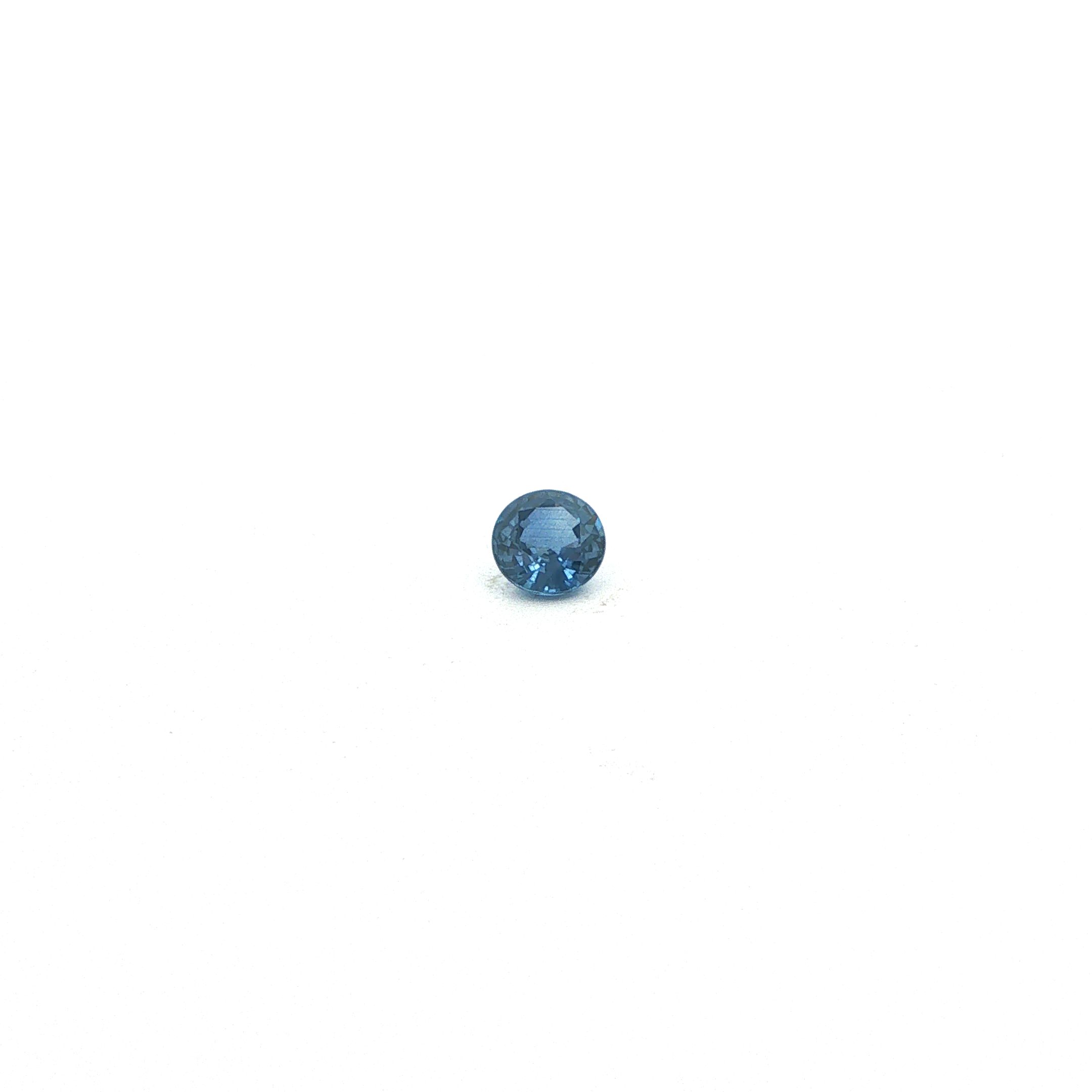 0.6 ct Round sapphire