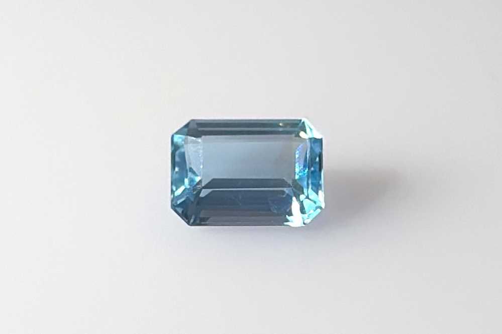 Akwamaryn 1,31 ct, niebieski, szlif szmaragdowy