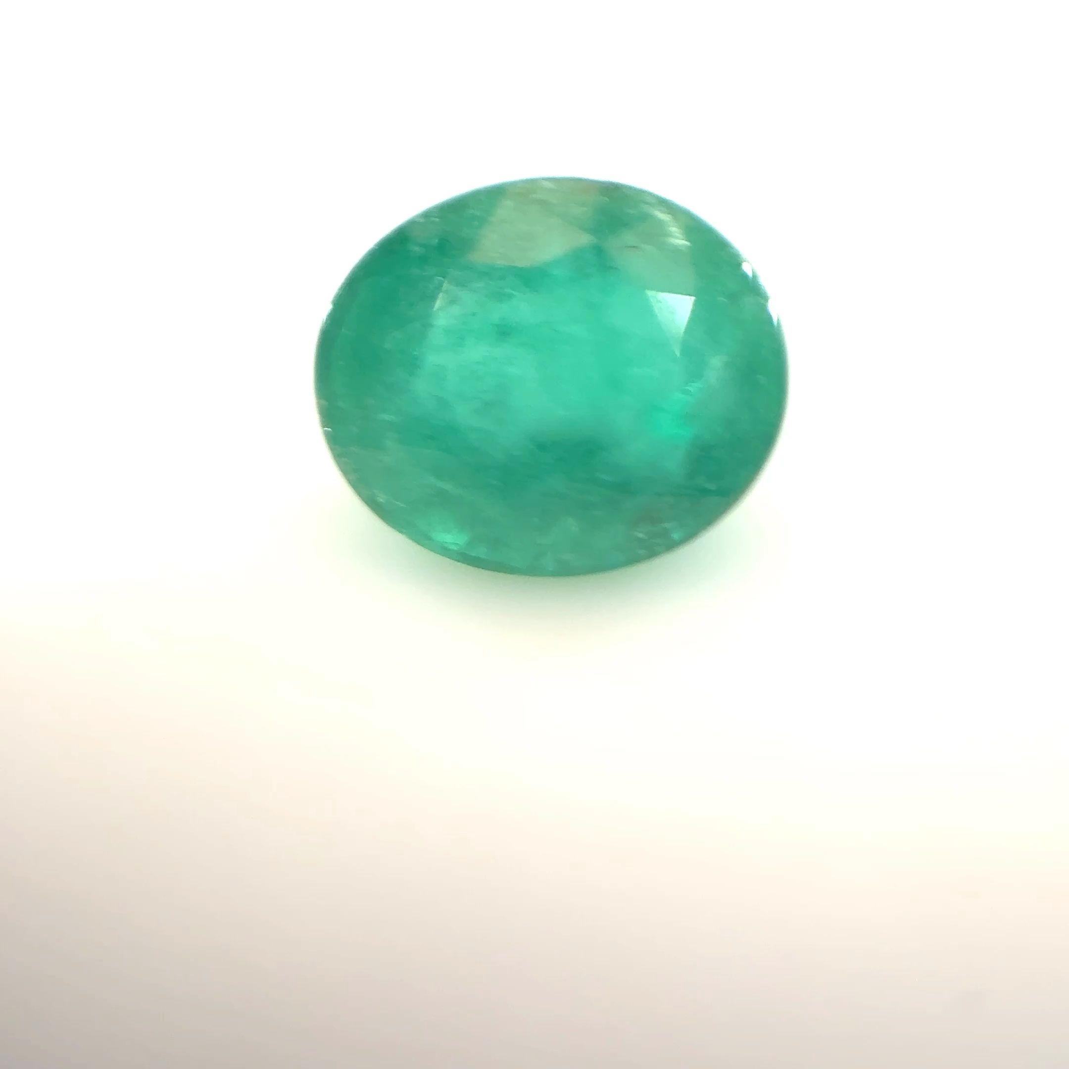 Szmaragd 1,58 ct, zielony, szlif owalny