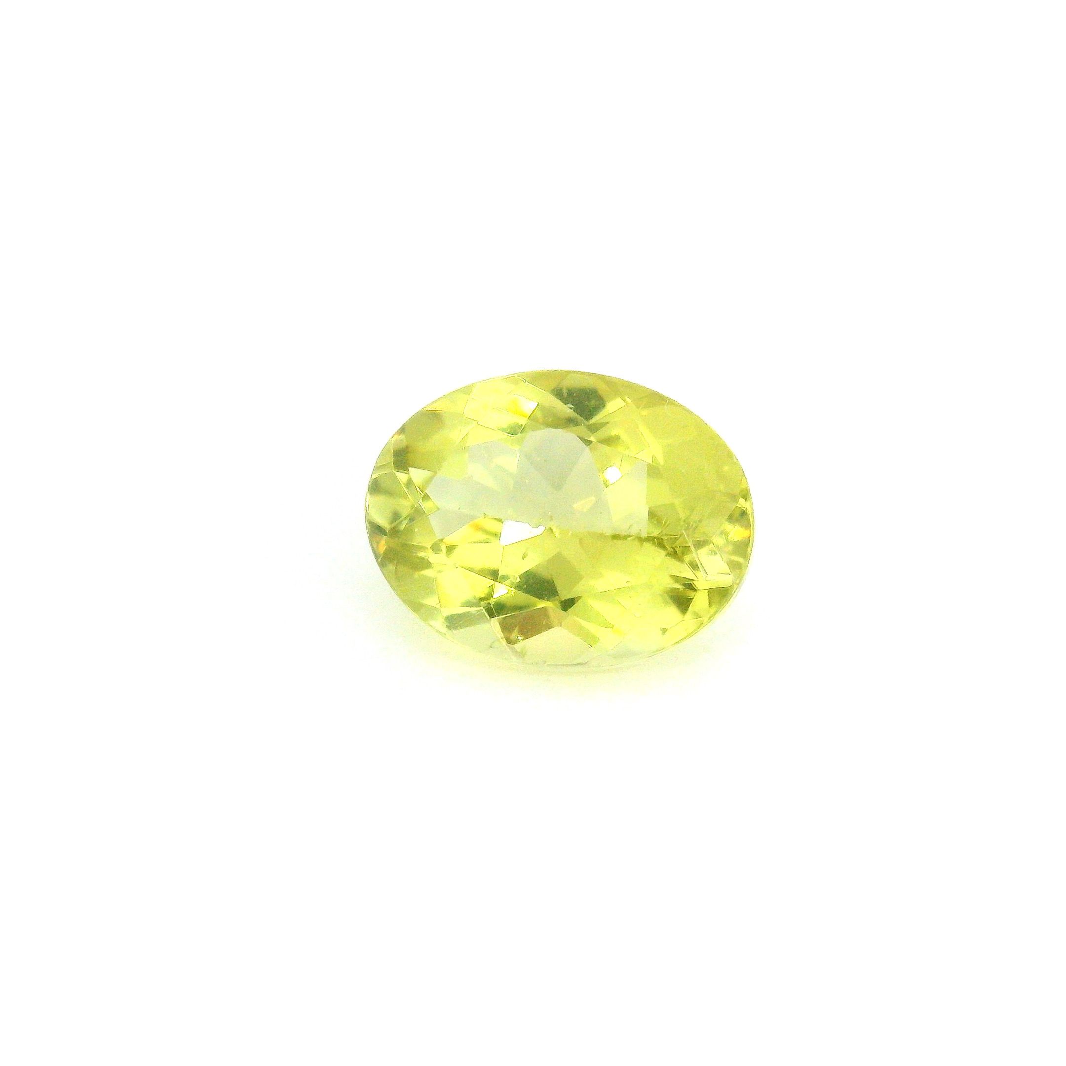 Apatyt 2,03 ct, zielony, szlif owalny