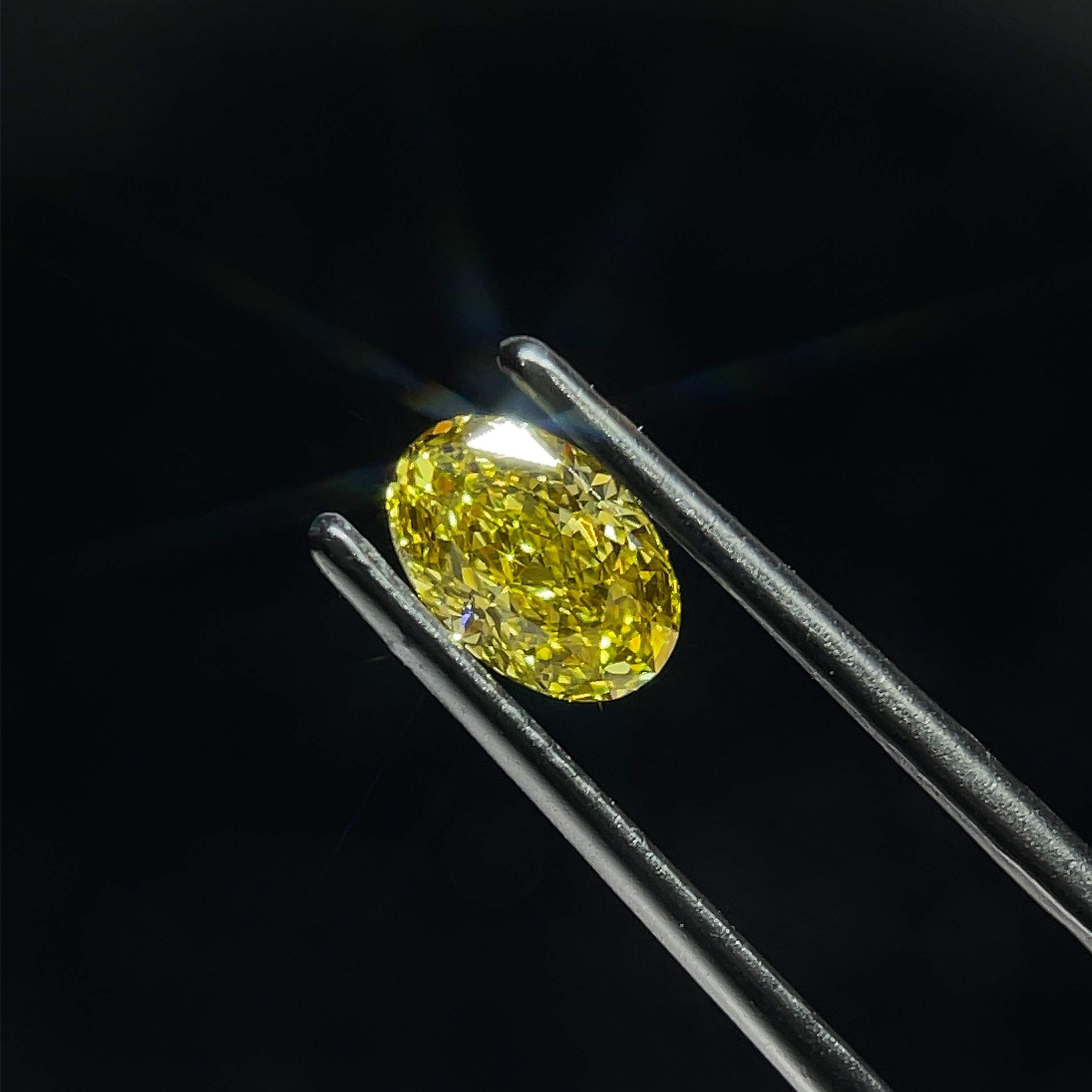 0.85 CT Fancy Intense Green Yellow OVAL