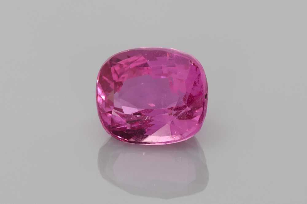 Szafir 2,05 ct, różowy, szlif cushion