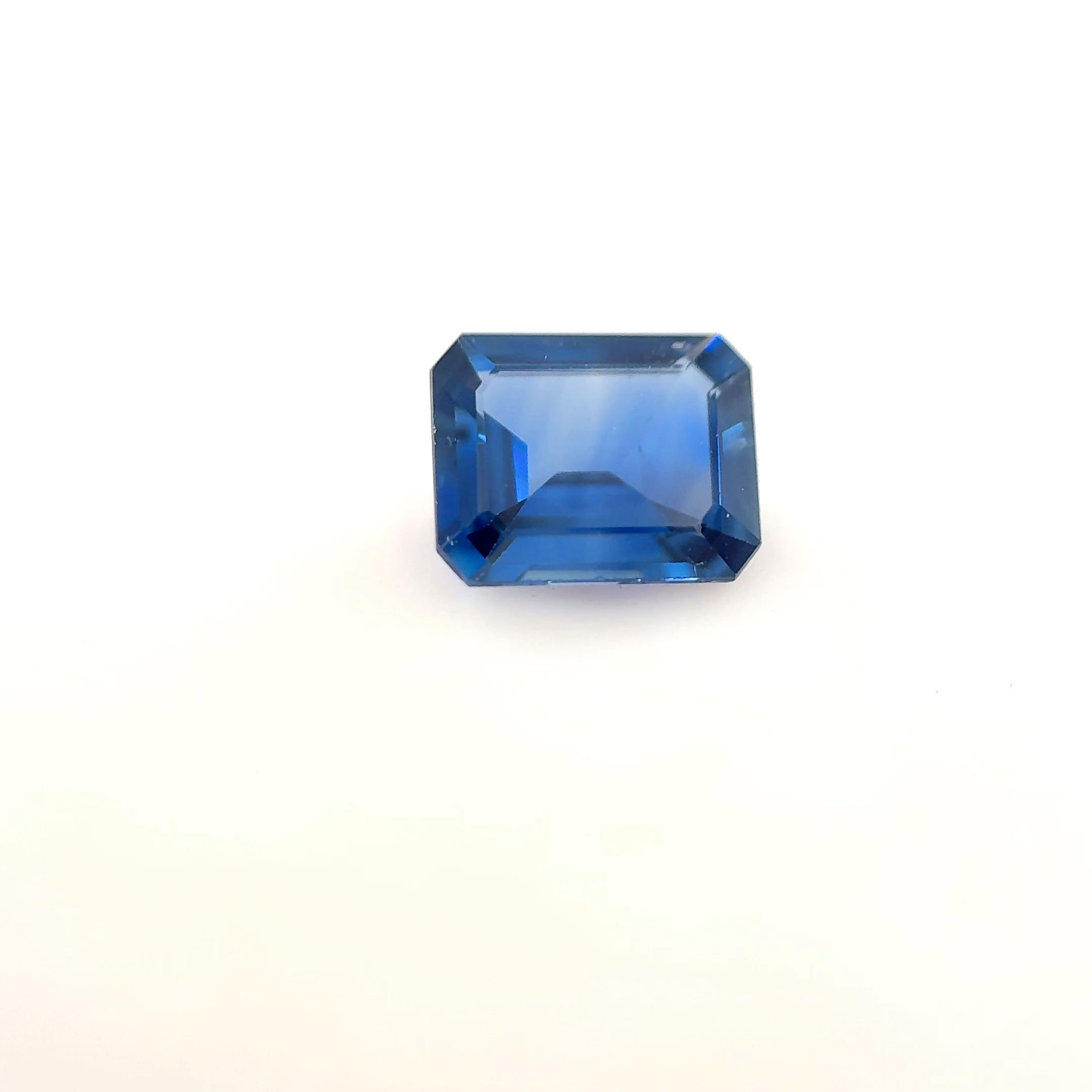 SAPPHIRE FACETED 0.71ct BLUE Vivid light EC THAILAND HEATED