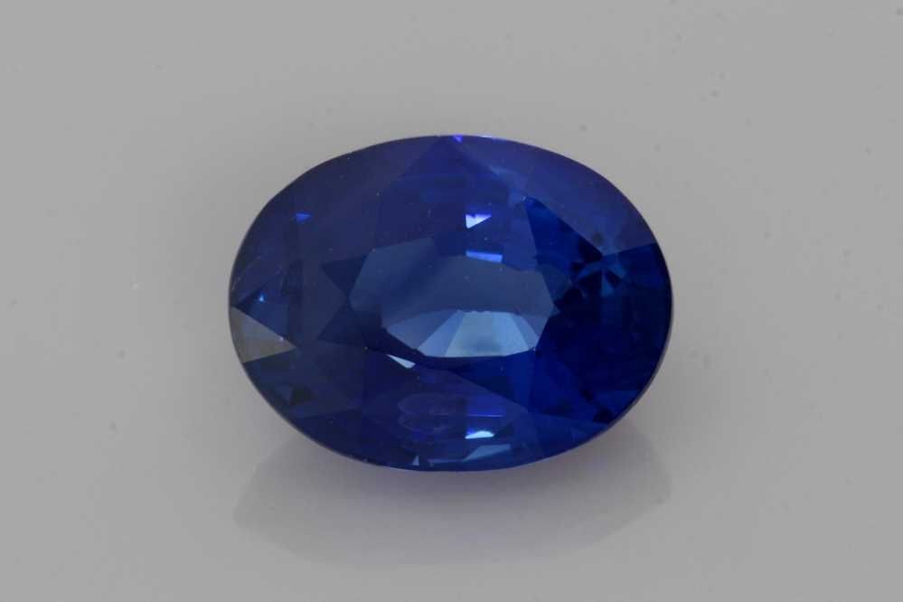 4.97 ct Oval sapphire