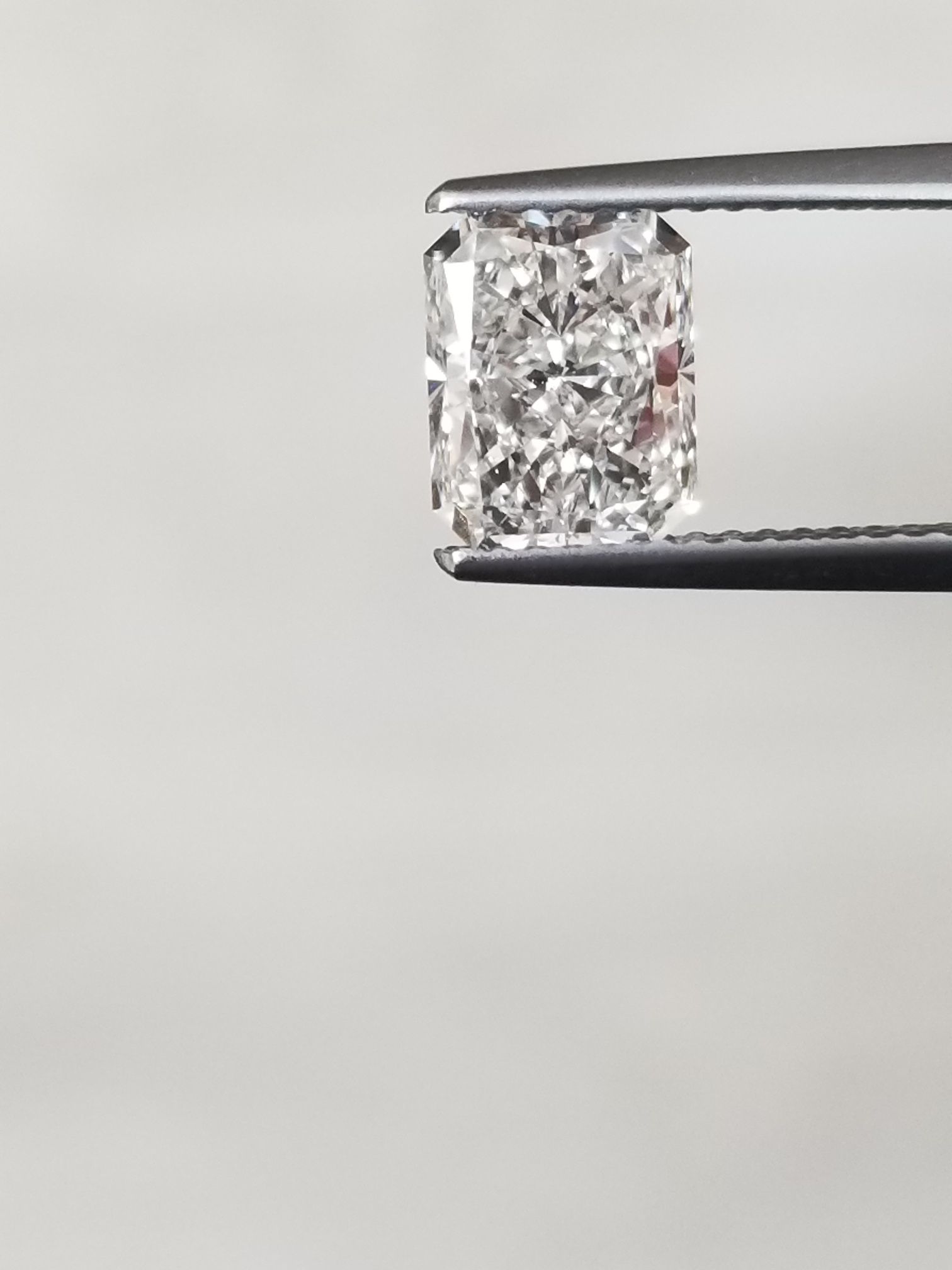 Prírodný diamant radiant,...