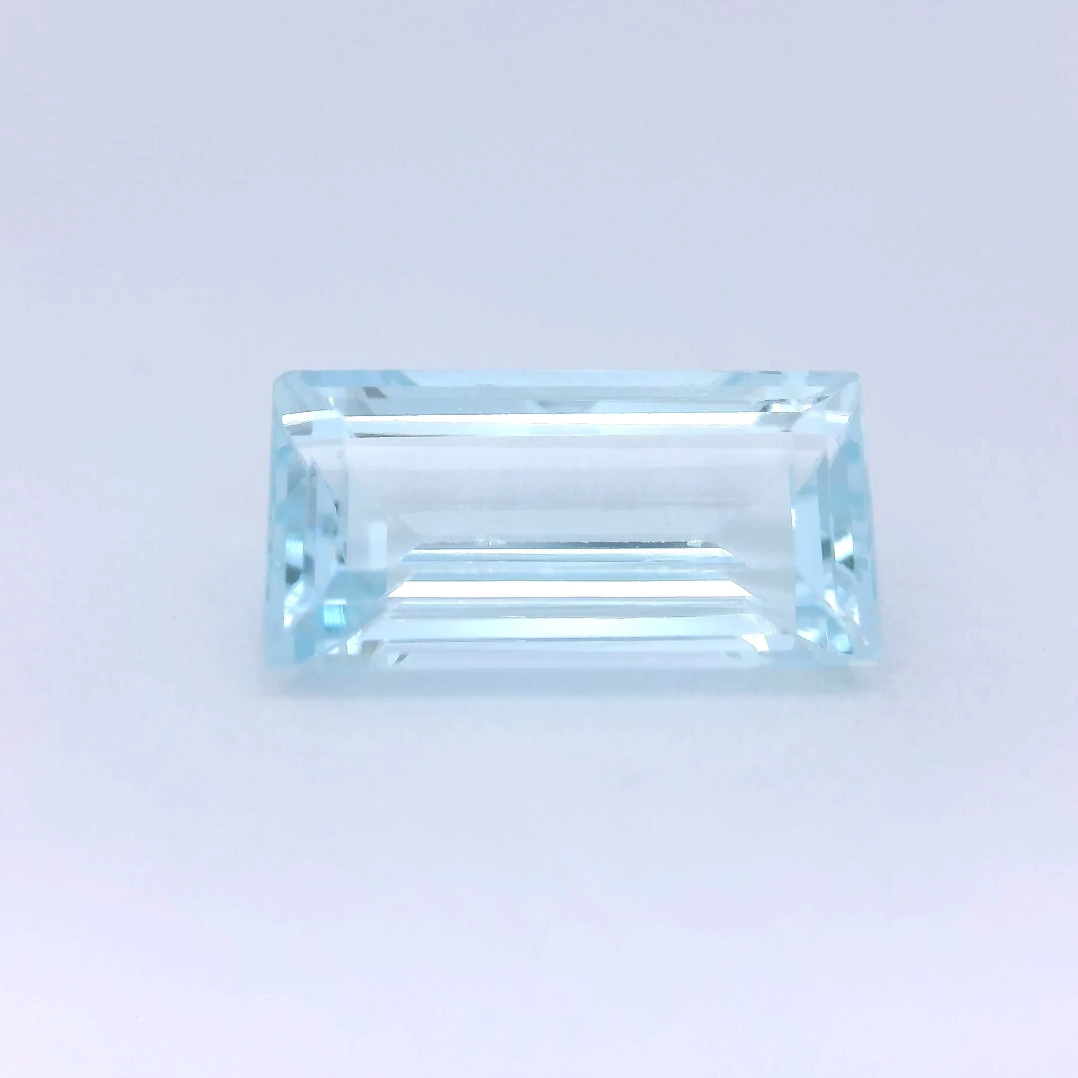 Akwamaryn 2,83 ct, niebieski, szlif bagietka