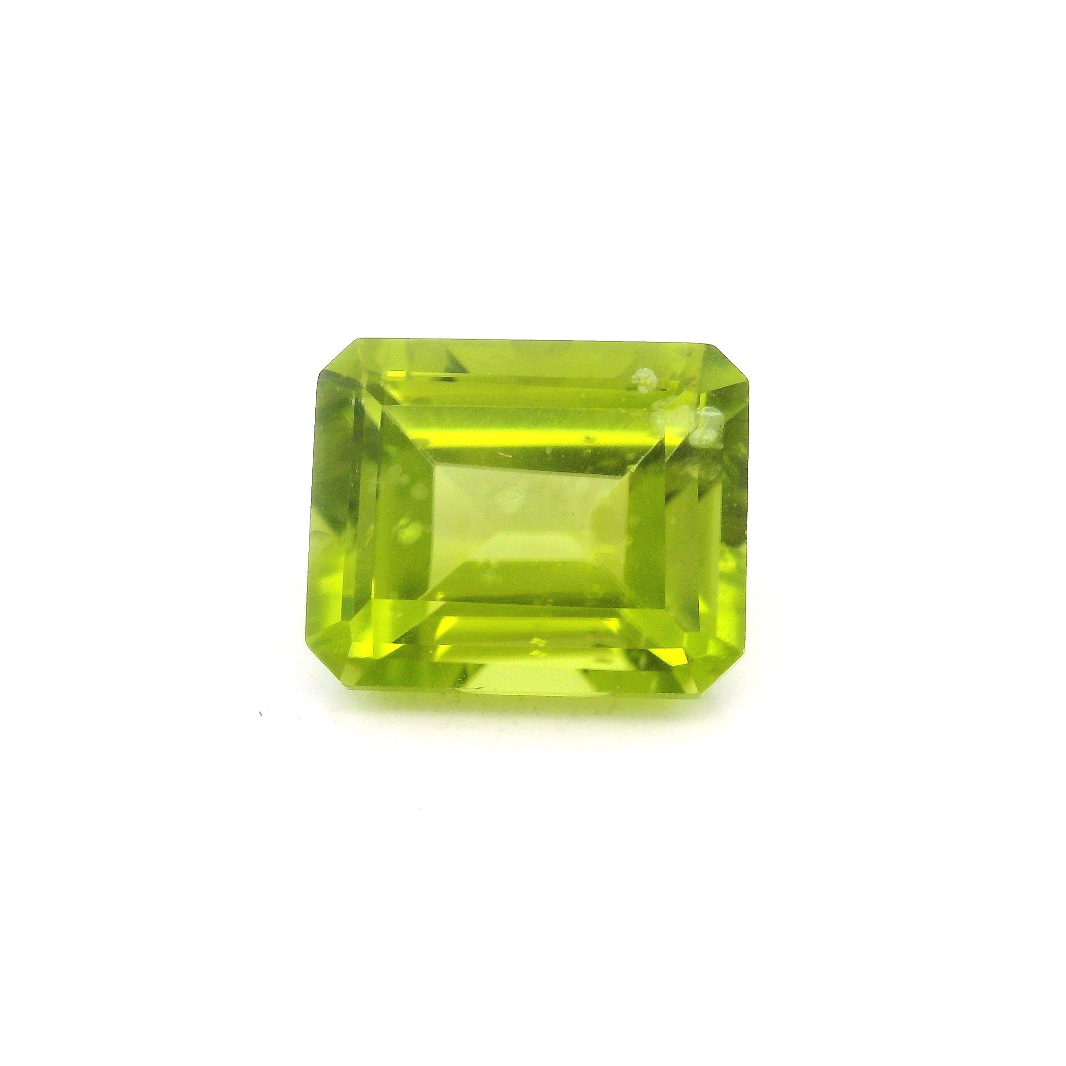 Perydot 4,43 ct, zielony, szlif ośmiokątny
