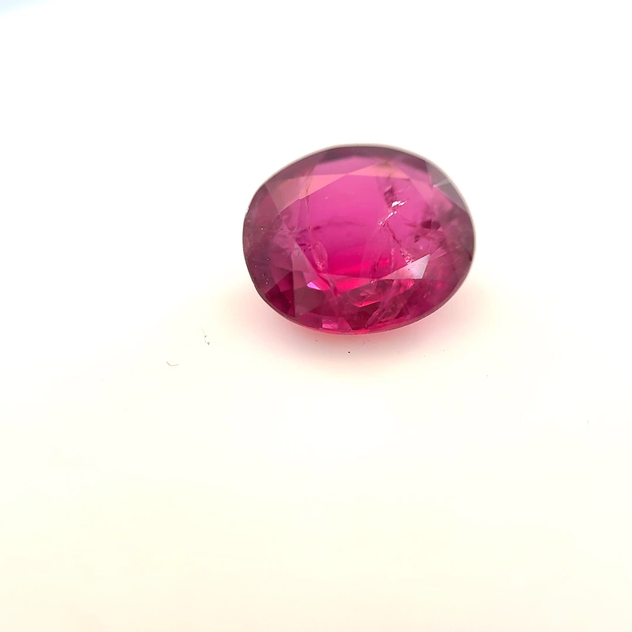 Rubin 1,68 ct, czerwony, szlif owalny