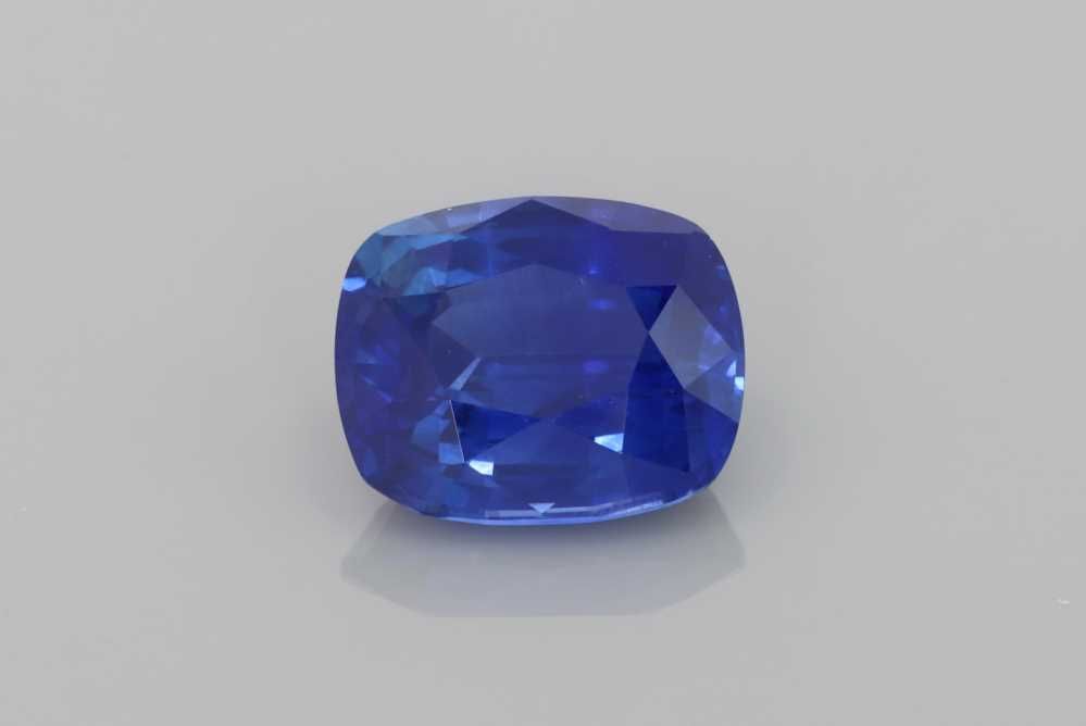 3.84 ct Cushion Sapphire