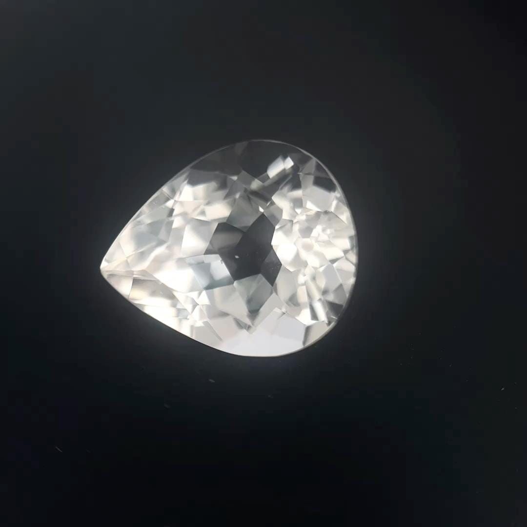 Morganit 4,07 ct, różowy, szlif gruszka