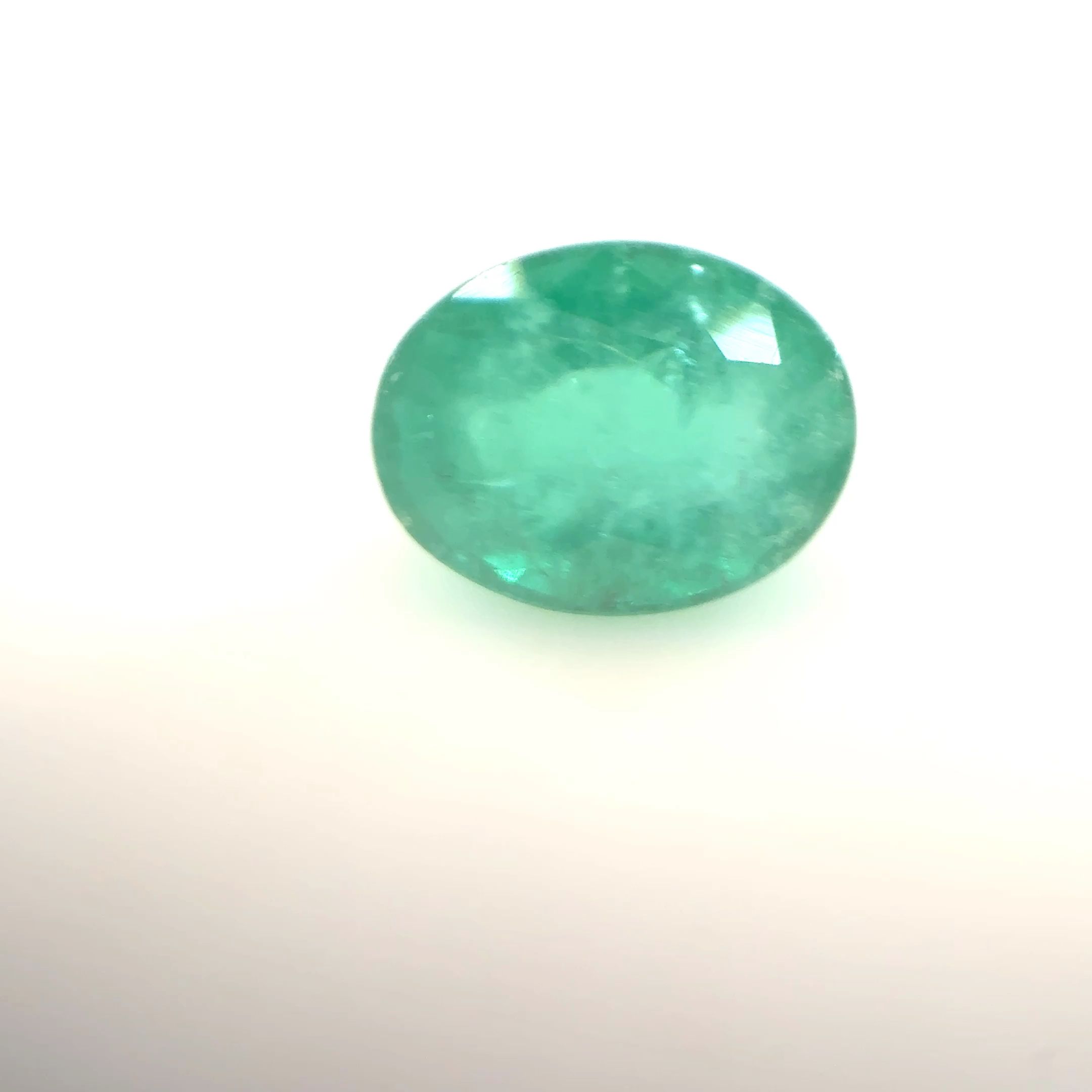 Szmaragd 1,40 ct, zielony, szlif owalny