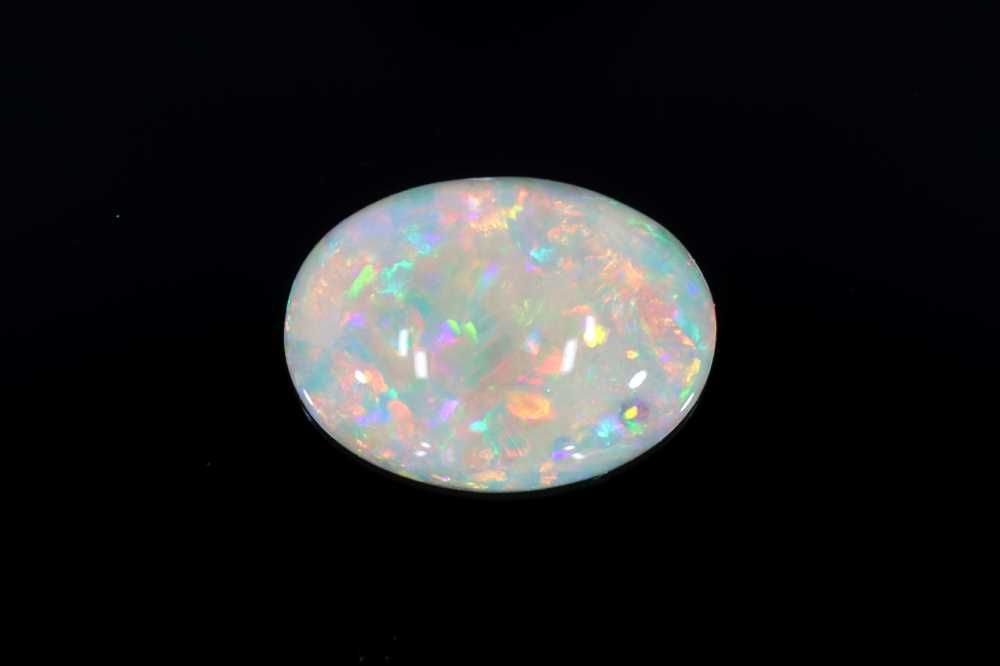 Opal 1,37 ct, wielobarwny, szlif owalny