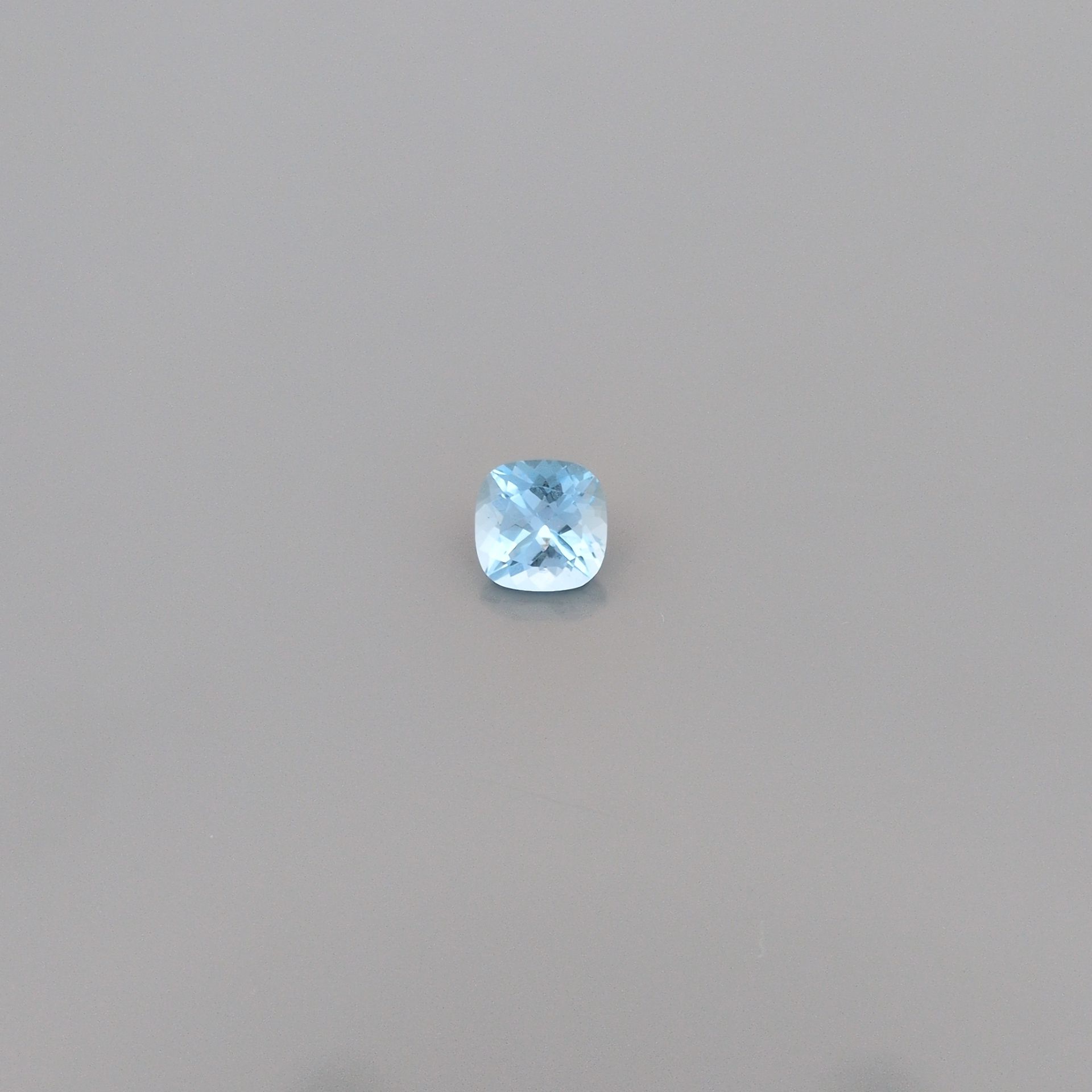Akwamaryn 1,60 ct, niebieski, szlif cushion