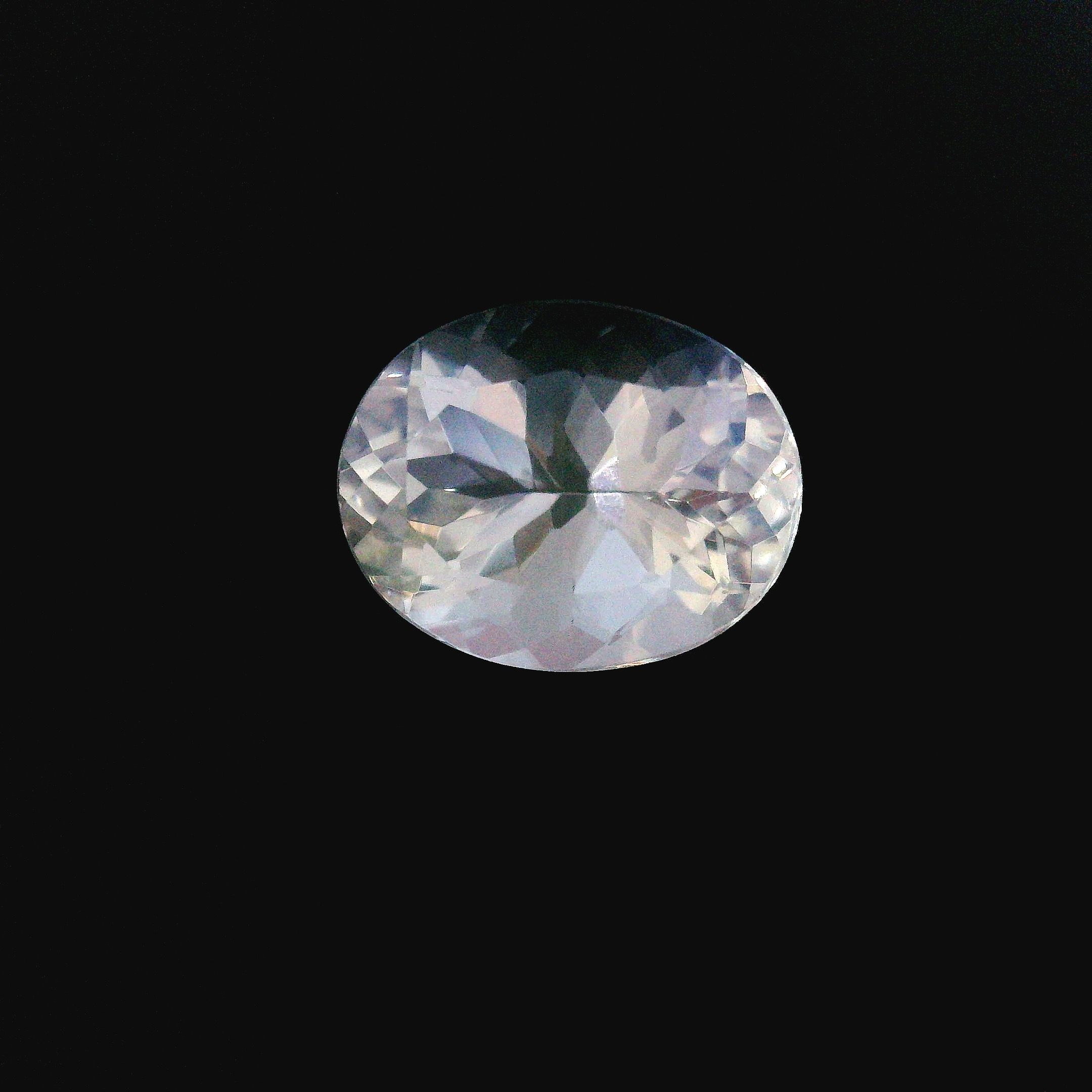Kamień księżycowy 2,76 ct, biały, szlif owalny